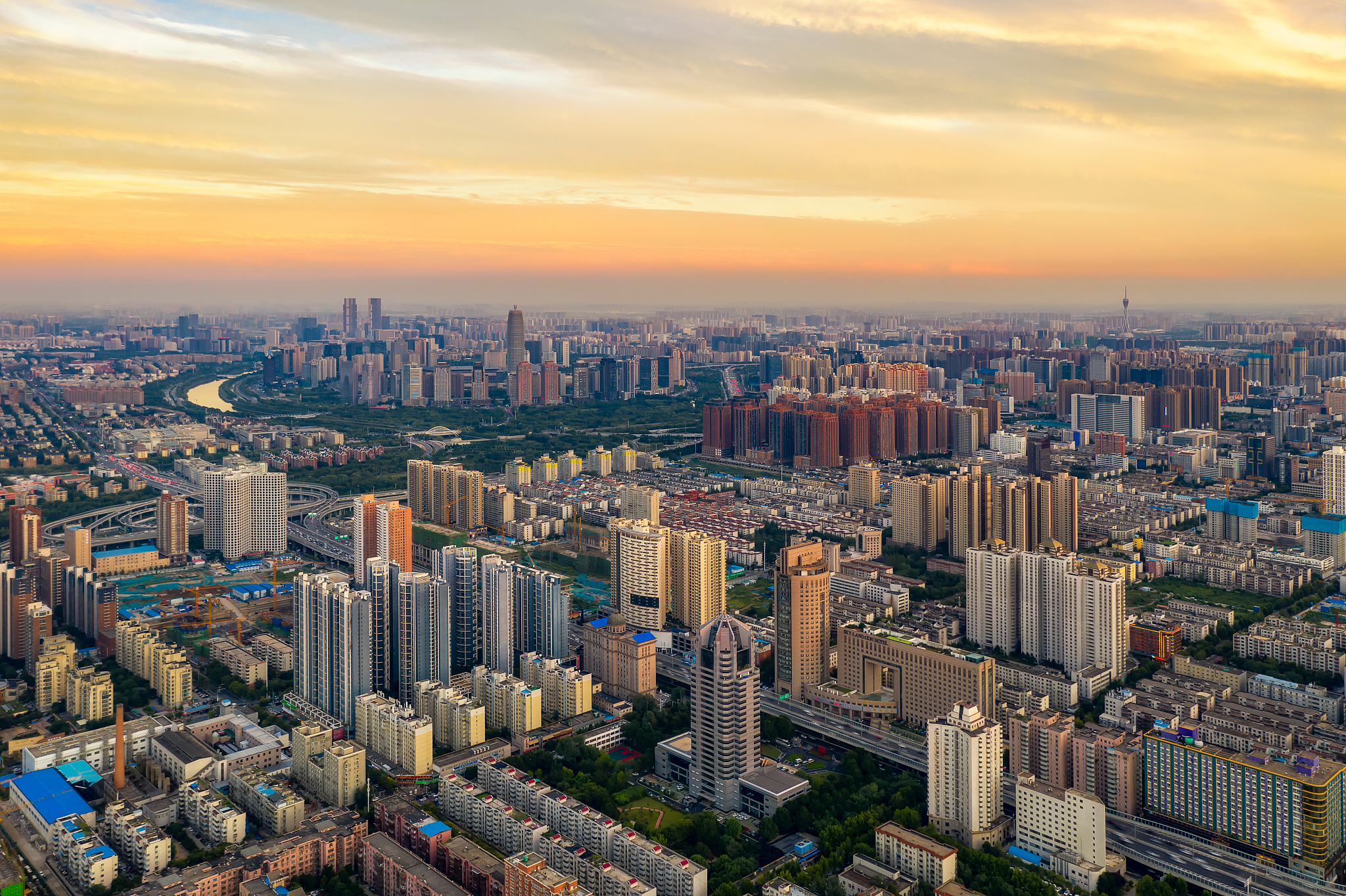 河南郑州三大地标建筑黄昏时分城市天际线航拍