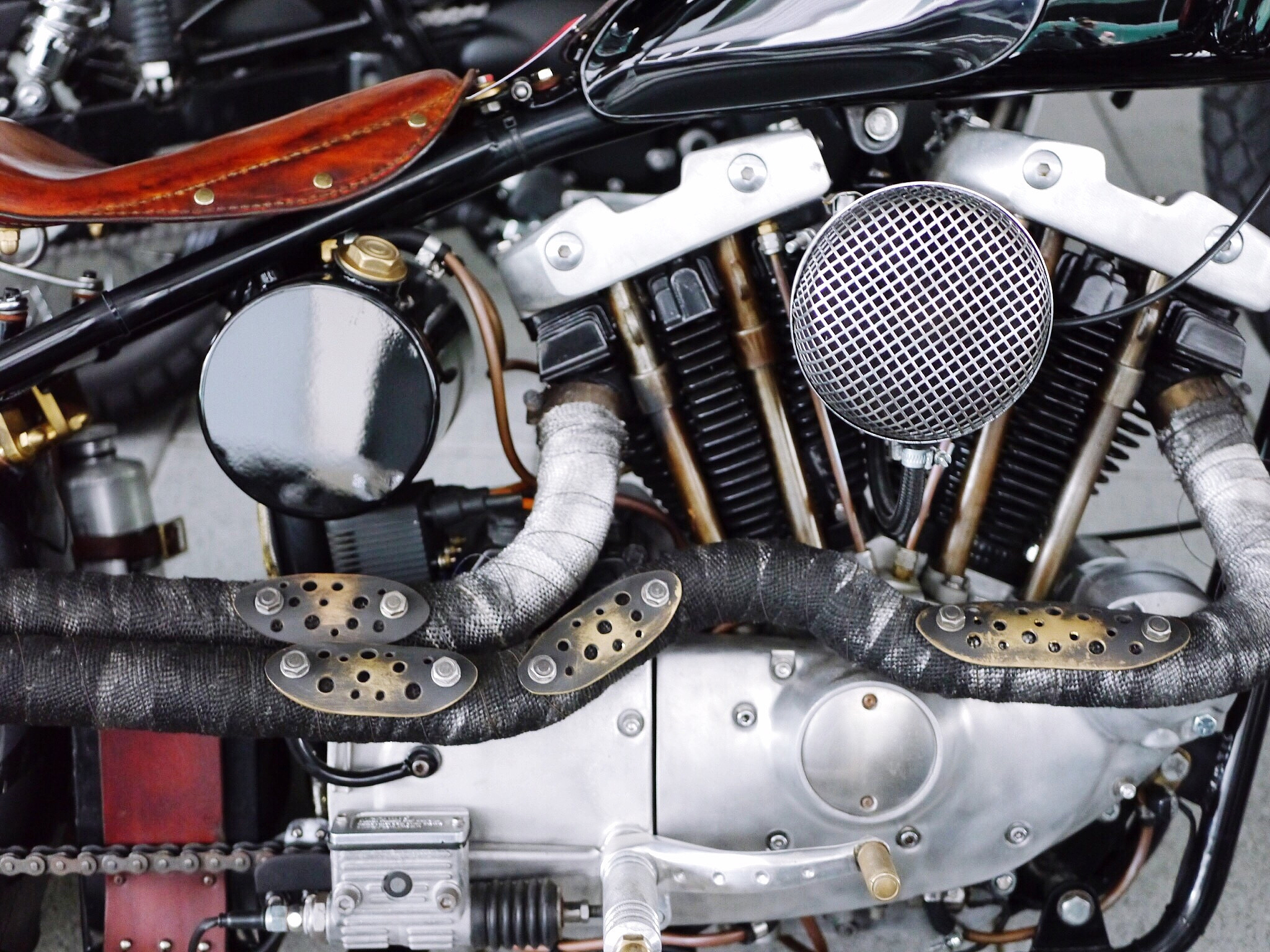 摩托车小忍者350缺缸了是不是拉缸了？我裸机启动也照样缺缸还烧机油