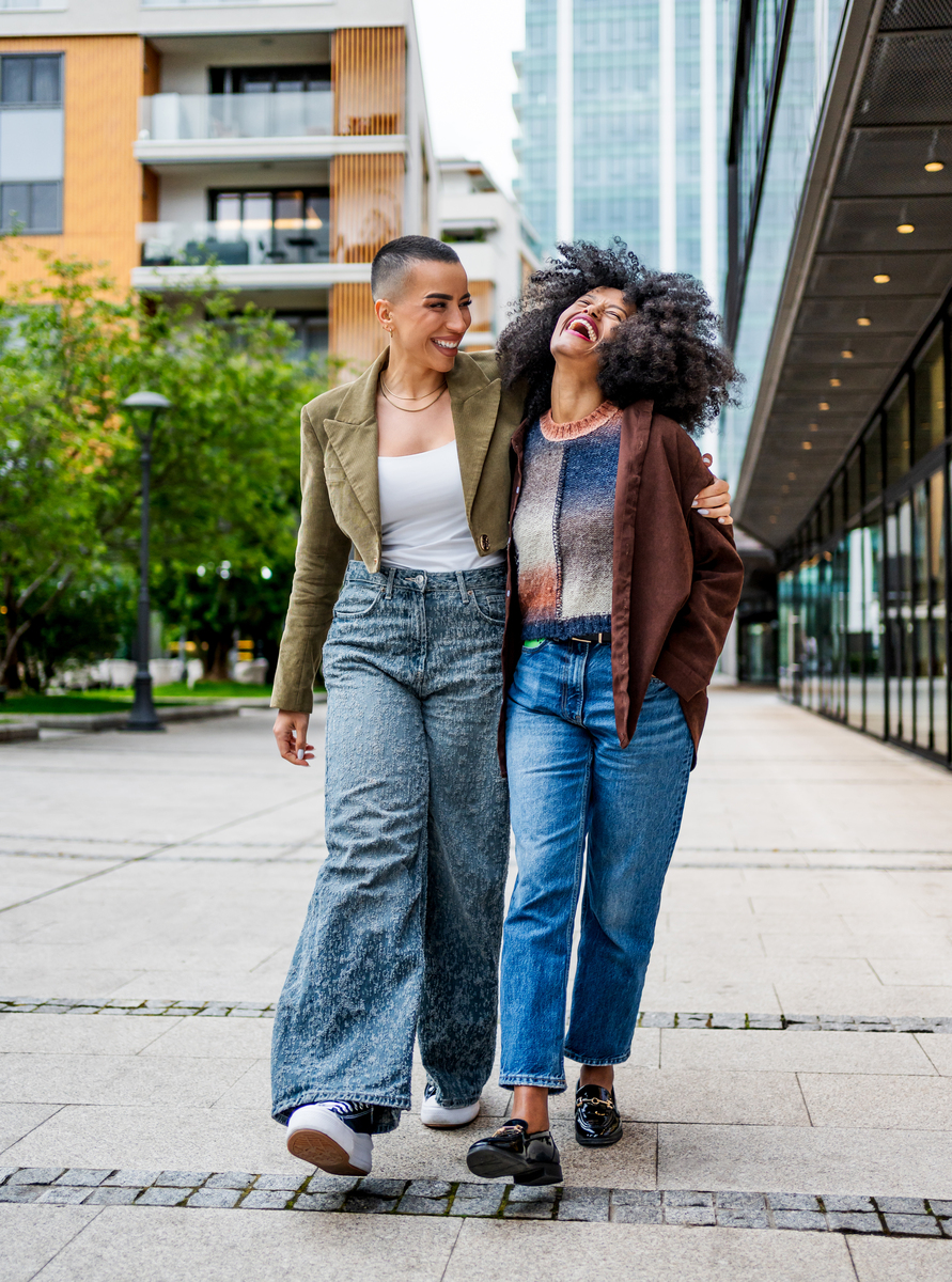 灯芯绒服饰：男士、女士、外套、裤子、卫衣、裙子等 - 全方位指南