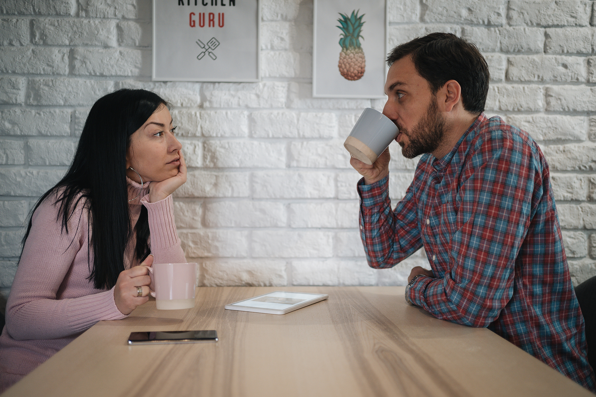 小松郊游遇到红灯，如何回应爸爸的抱怨？