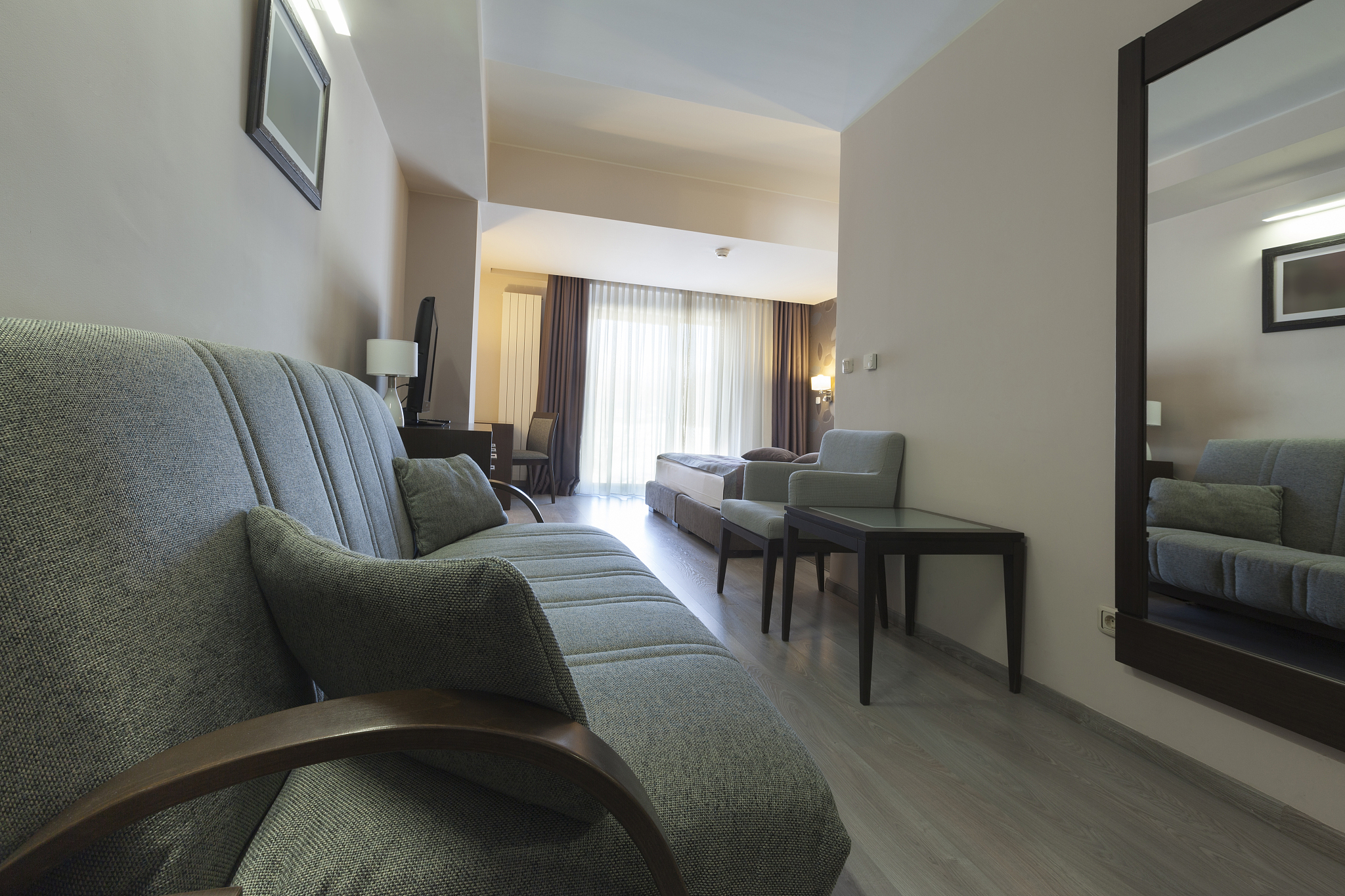 公寓酒店设计广告语：豪华与便利，尽在您的指尖！