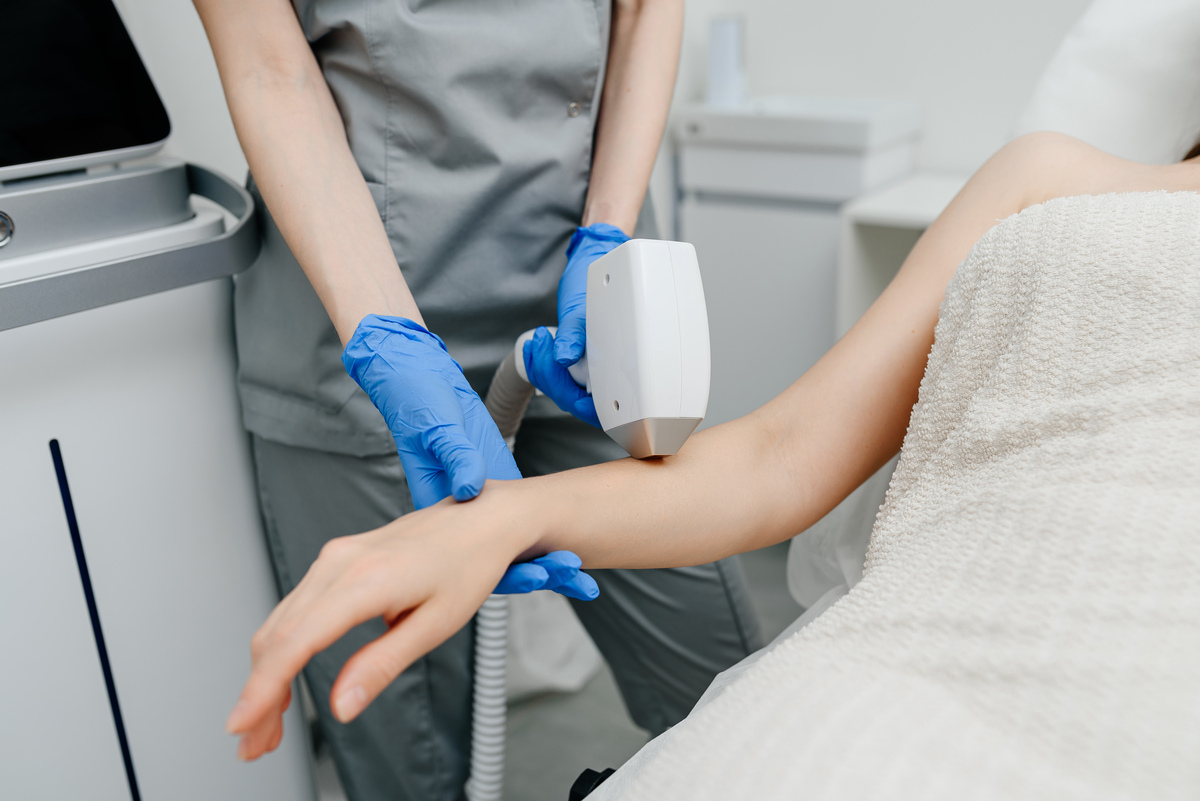 最有效的脱毛方法：激光、IPL、电子脱毛和蜜蜡脱毛