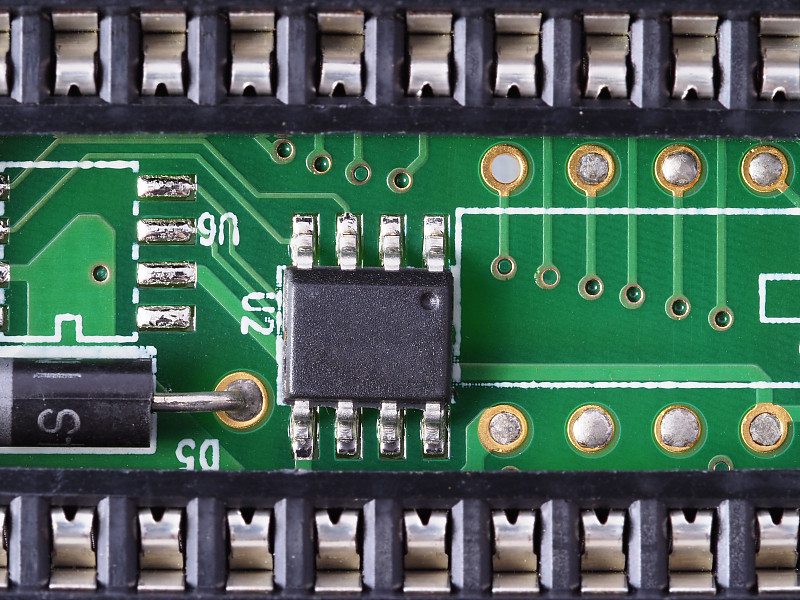 CD4511 BCD到七段数码管解码器应用详解