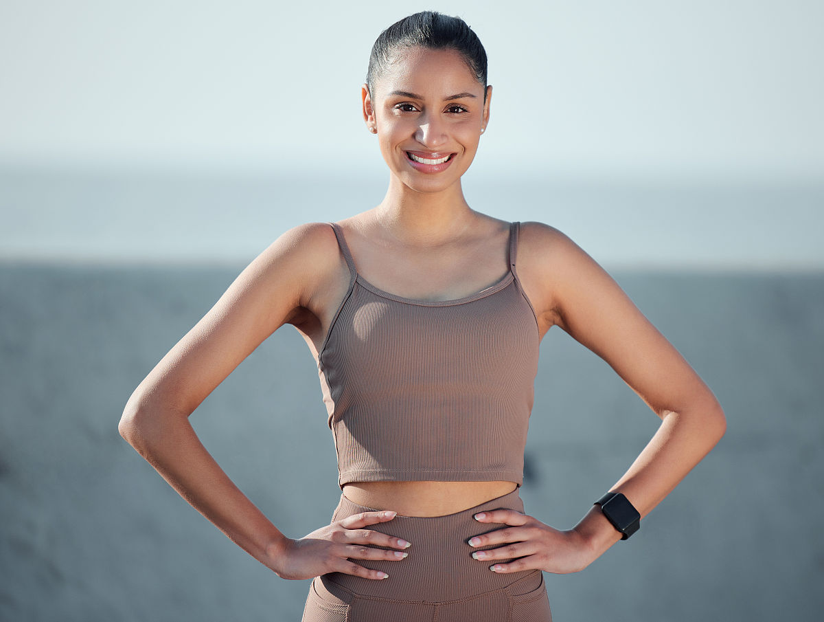 用美式英语写3条关于Womens Removable Padded Sports Bras Lingerie Support Workout Yoga Bra产品的正面评论。内容附带评论标题评论单词数量小于40个单词。