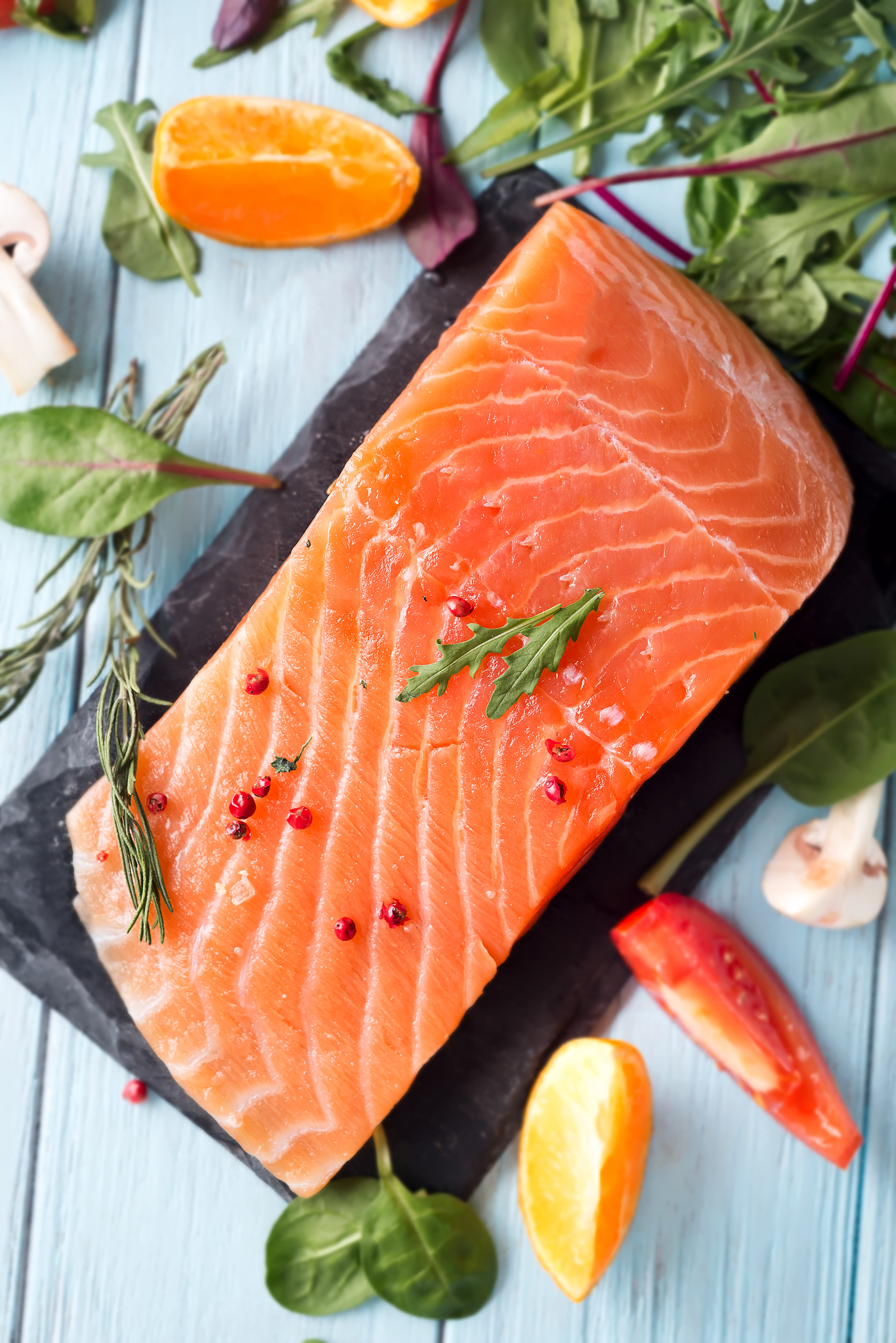 三文鱼饲料配方及营养指标：常见原材料 - 轻松制作优质鱼食