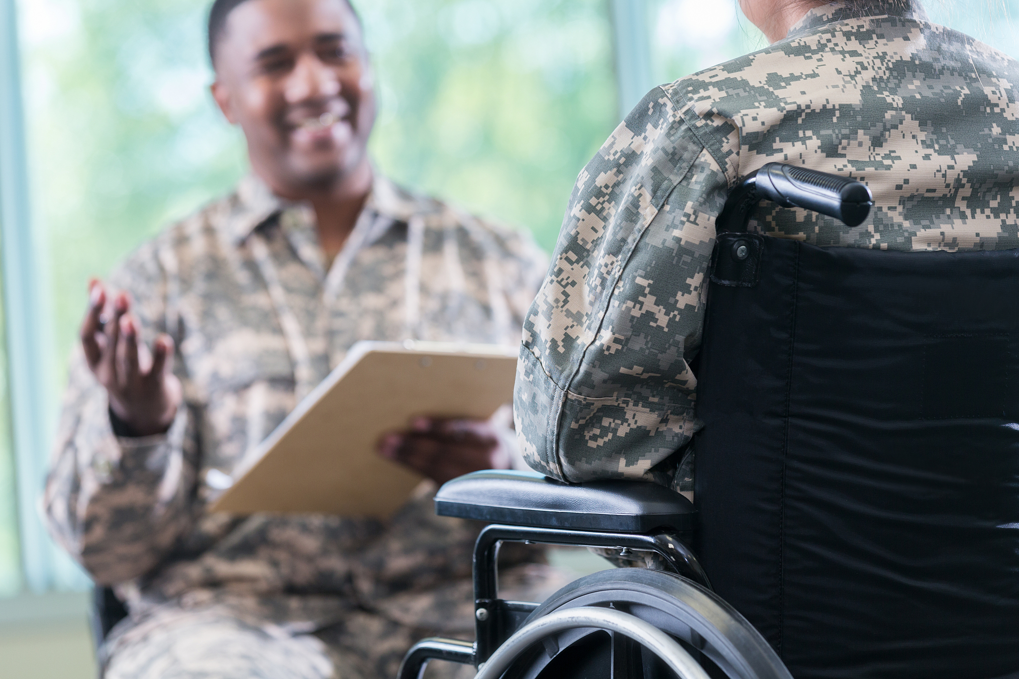 情绪识别在医疗和军事领域的应用：如何识别患者和士兵的情绪？