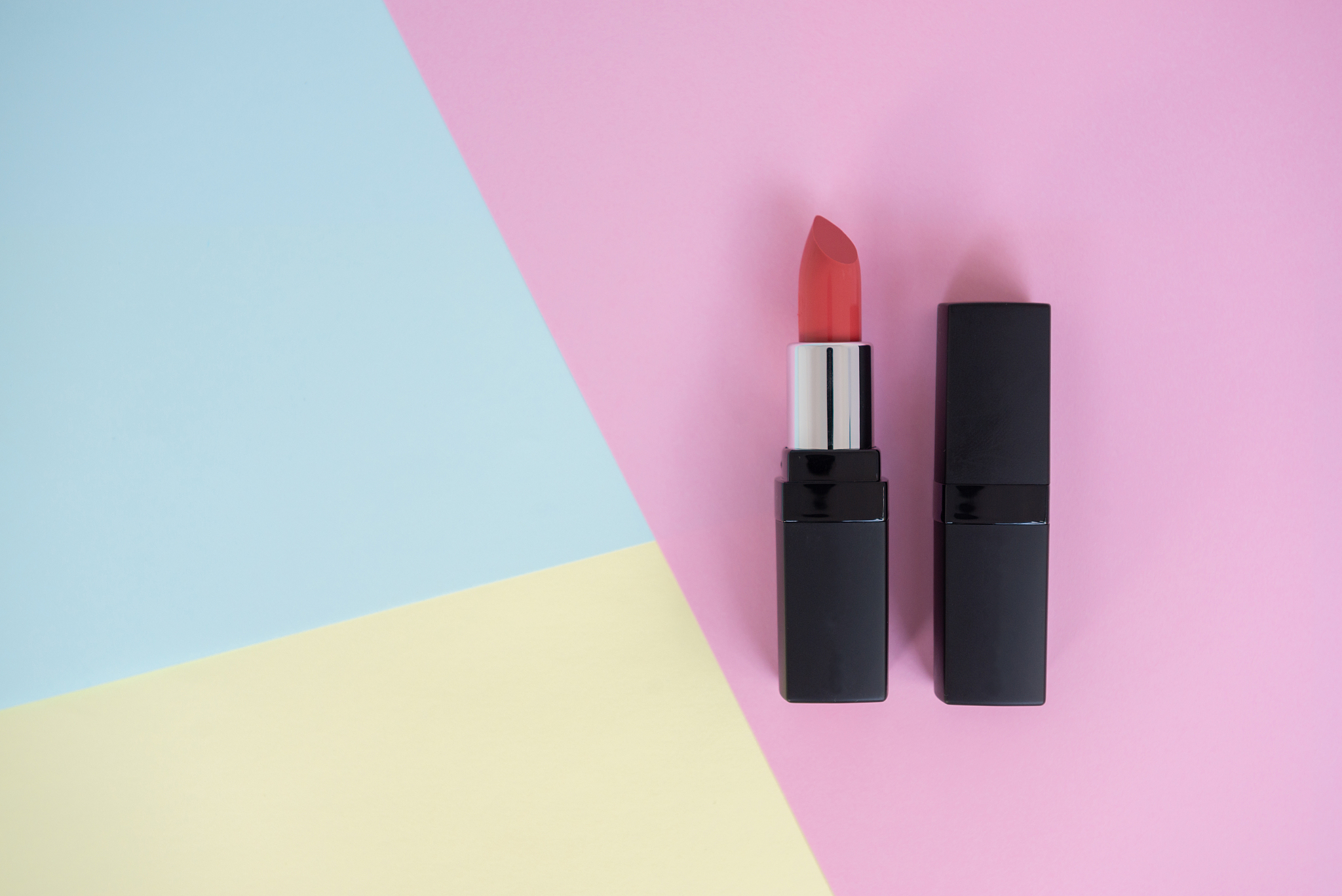 给我一篇关于成都学化妆学校欧曼谛怎么样的的知识