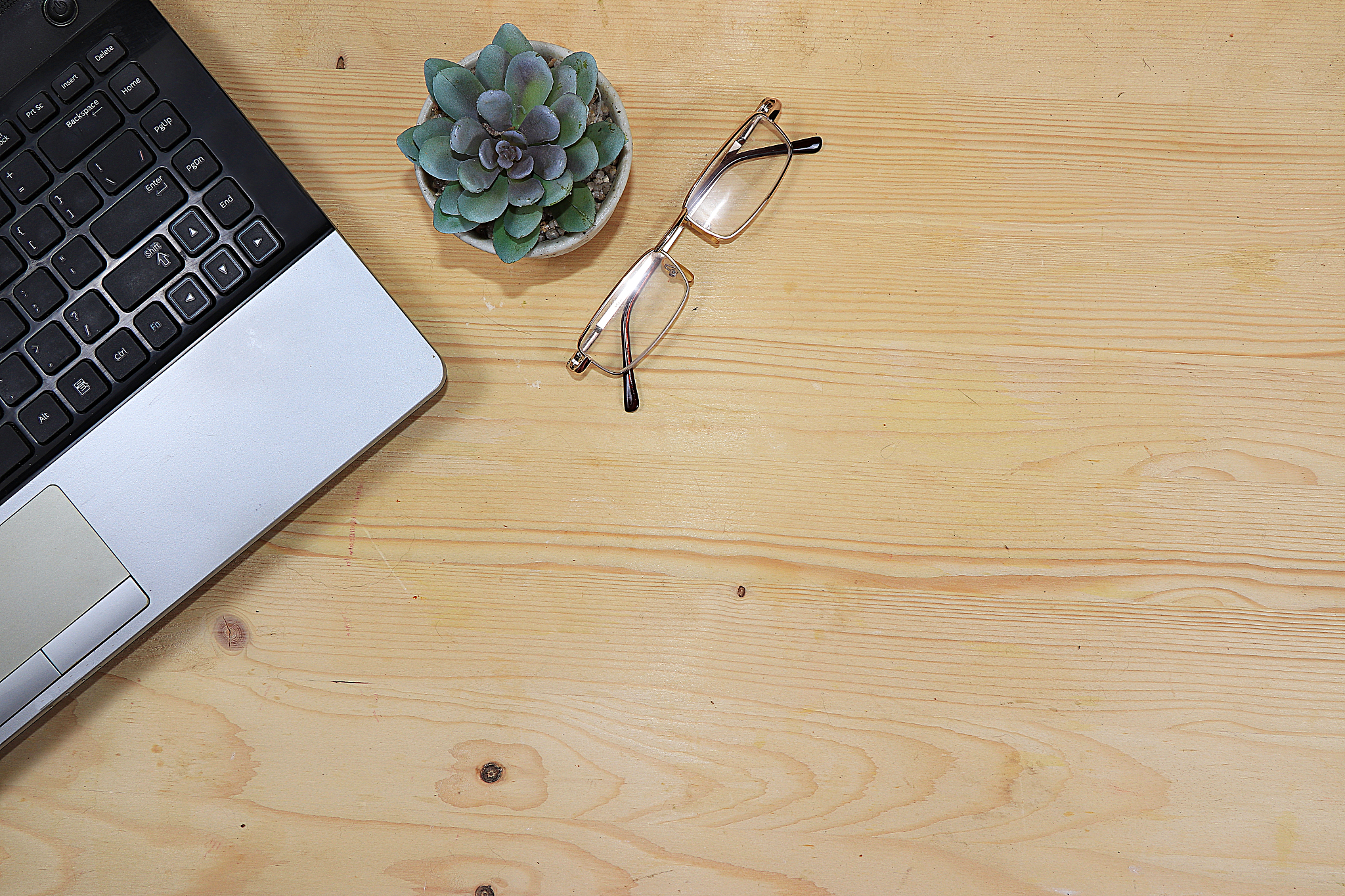 翻译 			Thecomputer	would	work	exactly	the	same	way	only	the	printing	in	the	technicalmanuals	that	describe	what	is	happening	inside	the	computer	would	change