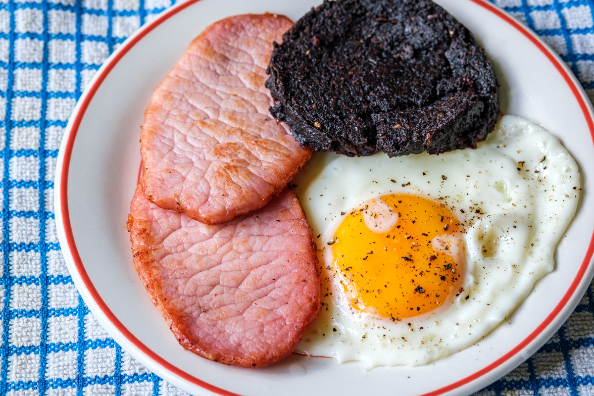 培根：美味的猪肉制品，营养丰富且用途广泛