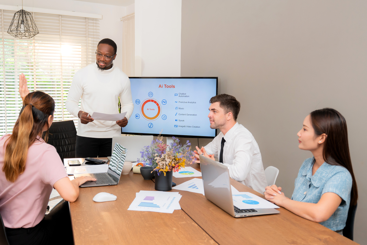 进口商与工厂经理商务谈判对话。英文