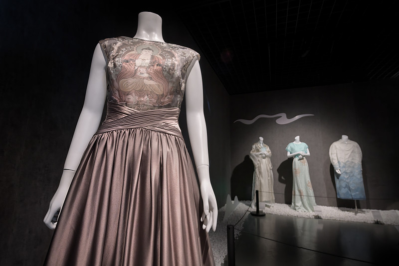 帮我写一下桑蚕丝新款的直播方案