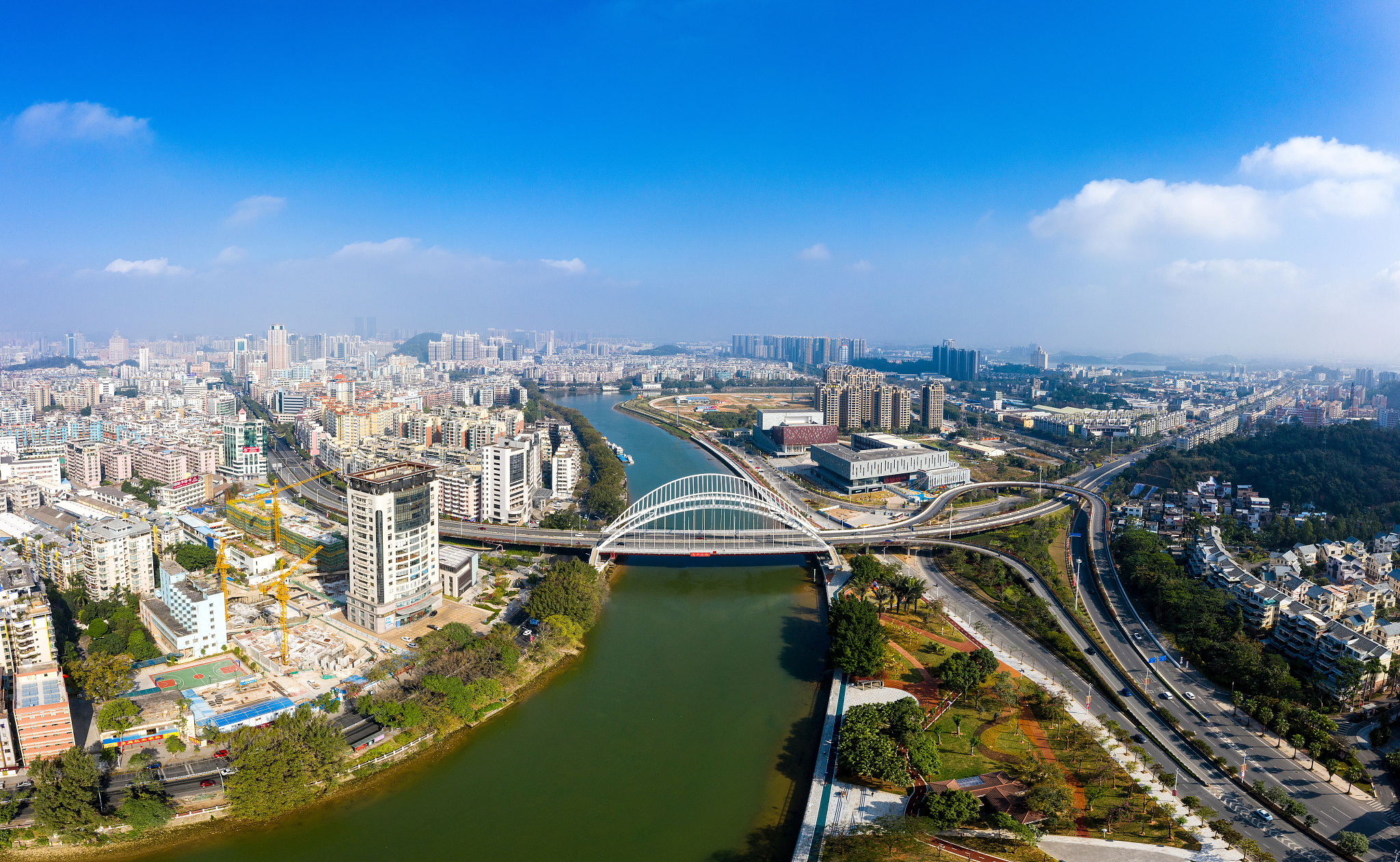 广东省江门市蓬江两岸城市建筑
