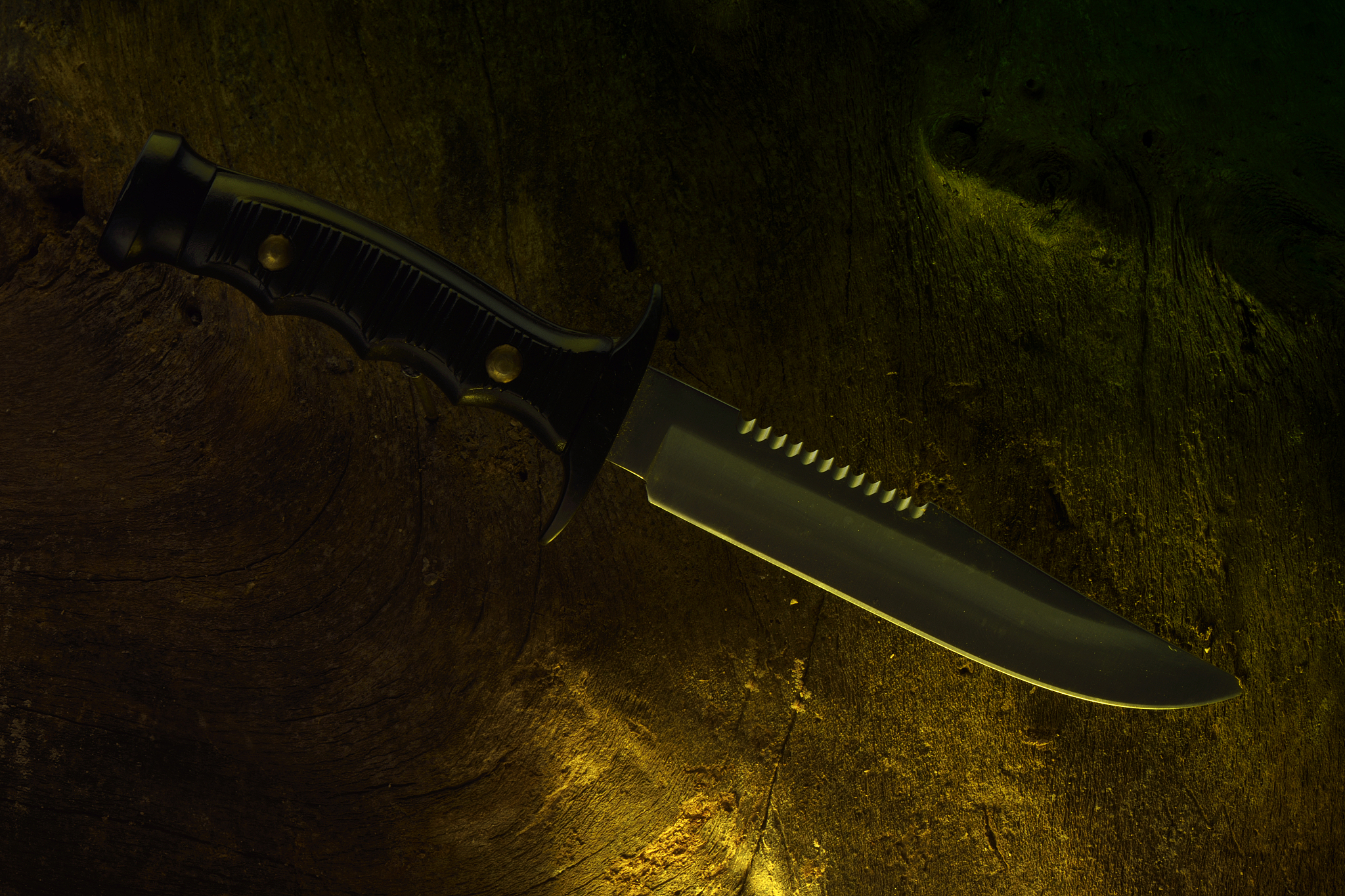 sharp knife for security