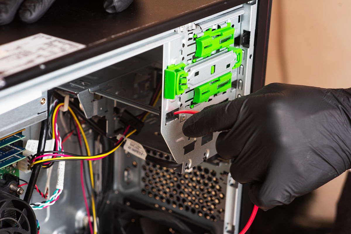 华硕B660M重炮手主板带光驱吗？