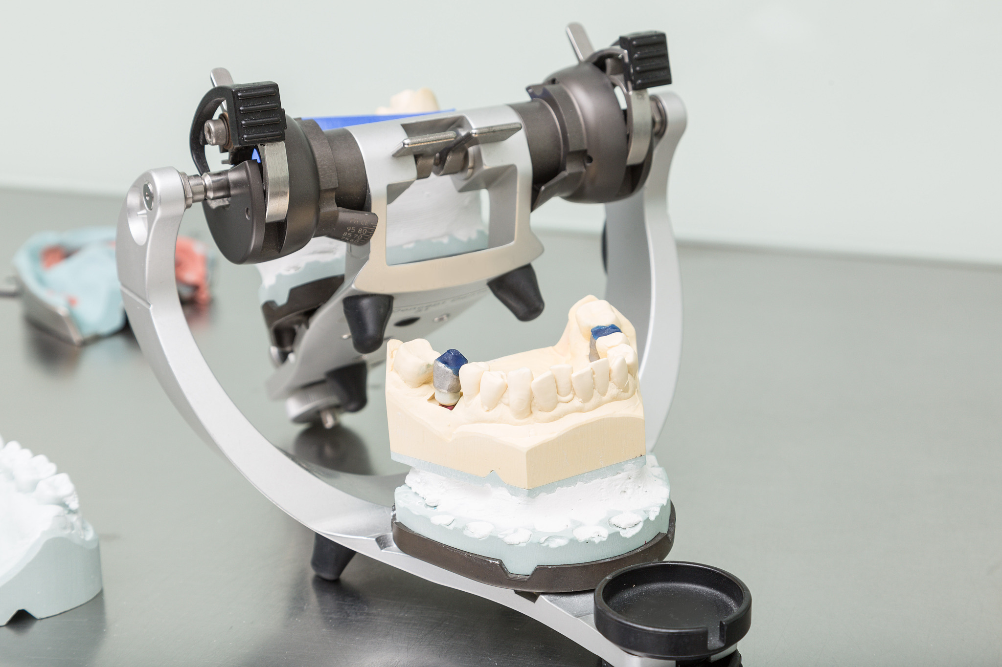 成都卫校口腔修复工艺专业介绍