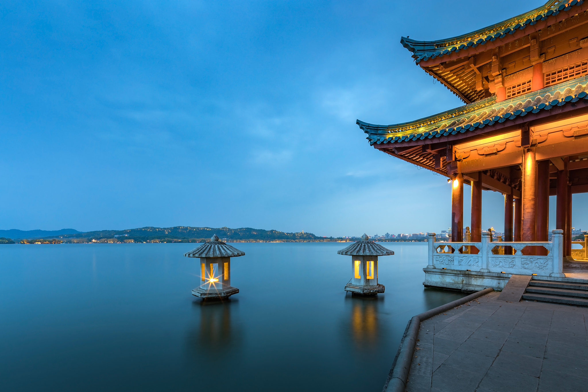 缈犲厜浜