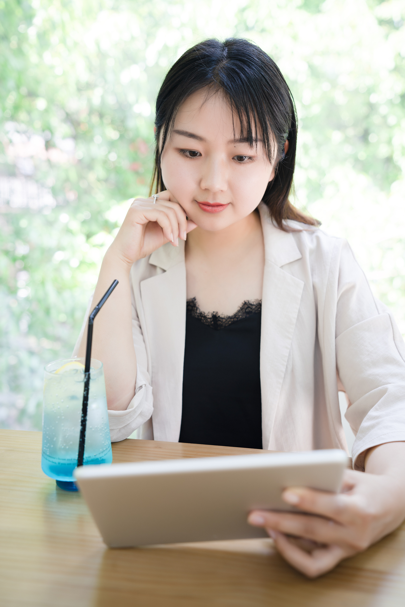 女生适合的专业推荐 女生就业薪资高的专业排名