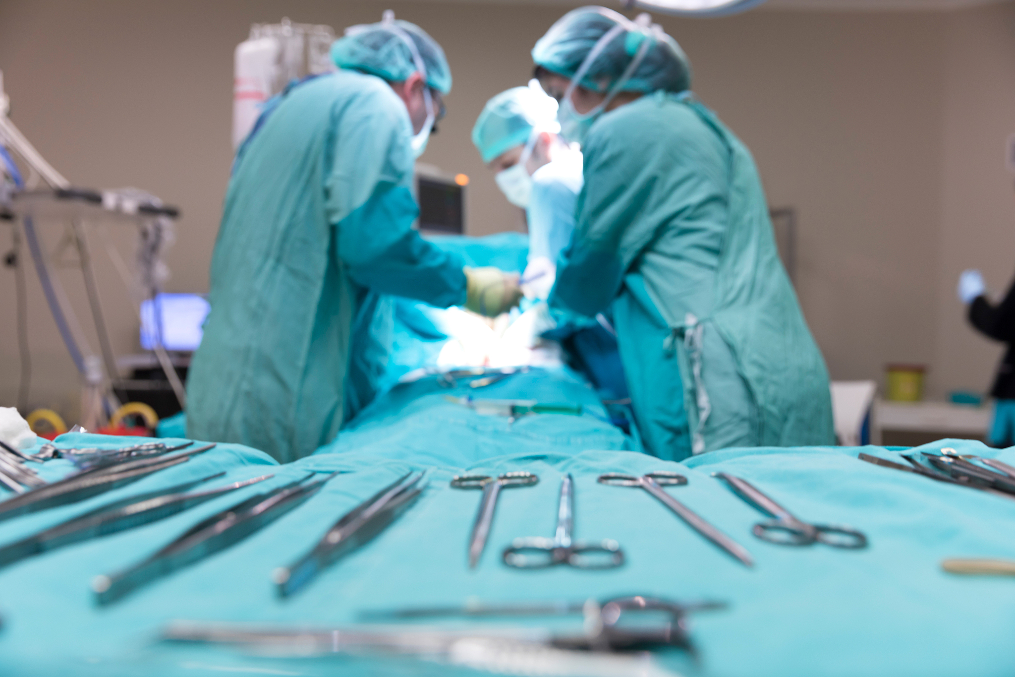 medical team performing surgical opertion