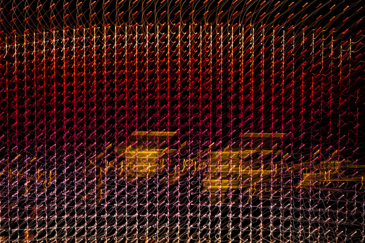 翻译：To examine the numerical accuracy of the new Reddytype elements natural frequencies are first calculated for athick isotropic square plate with a length-to-thickness ratioof 10 An 8 £ 8 finite elem