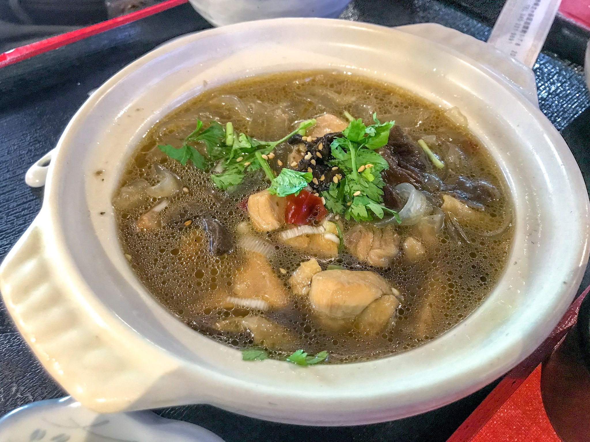 炖粉皮香菇做法 - 简单美味的家常菜