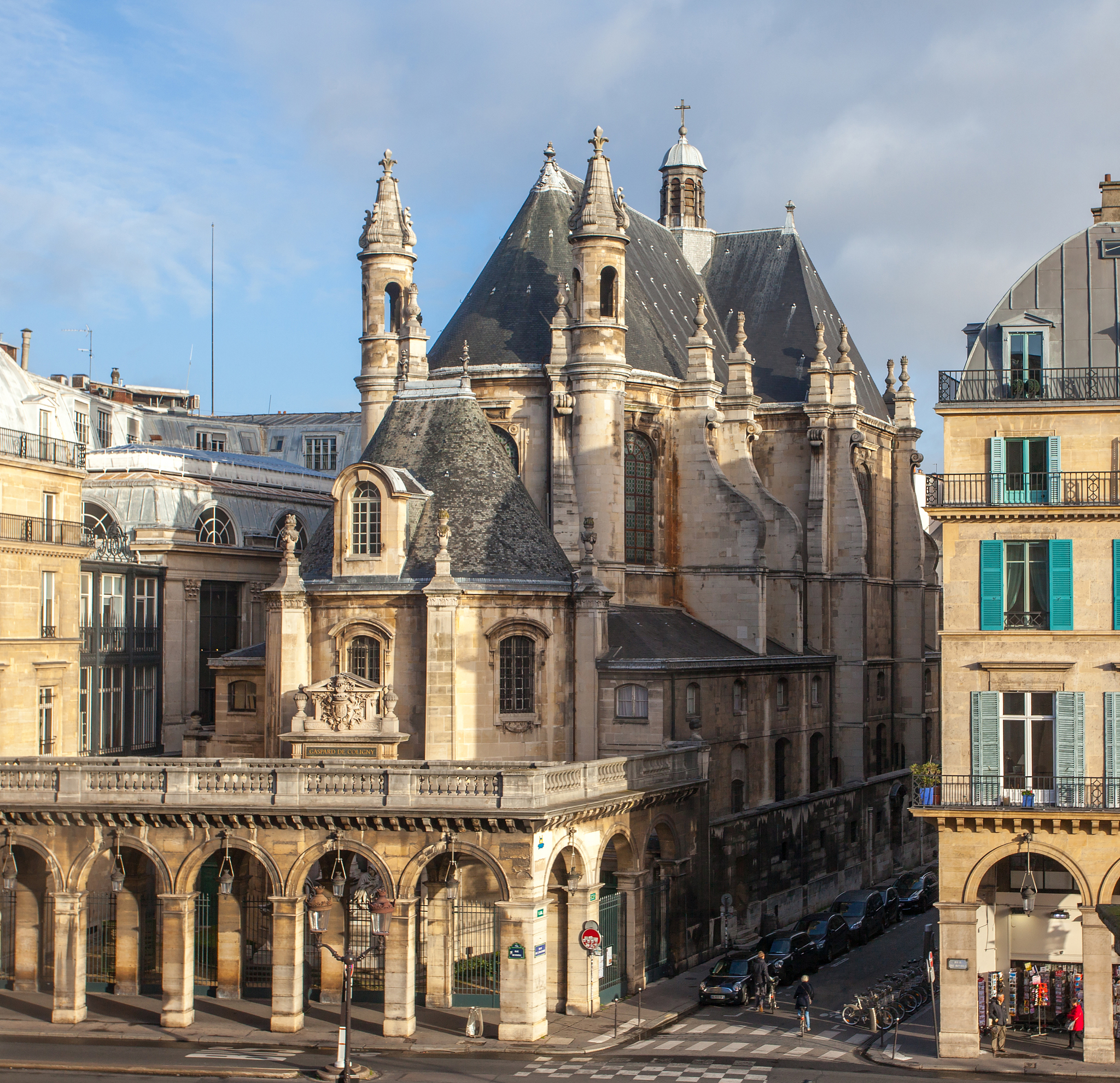 如何从卢浮宫去巴黎歌剧院帮我用200字详细描述