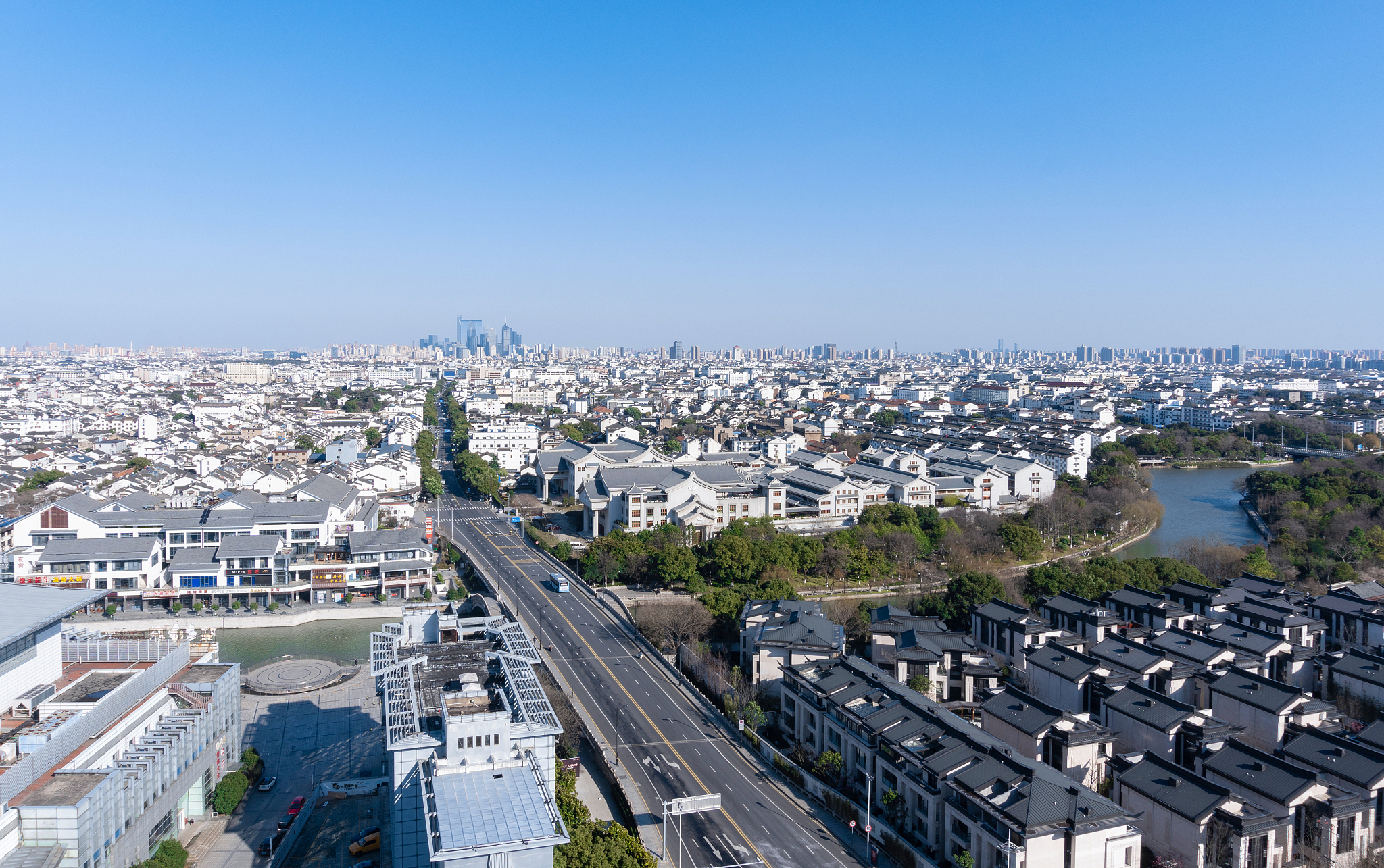 鸟瞰苏州市区现代城市风光