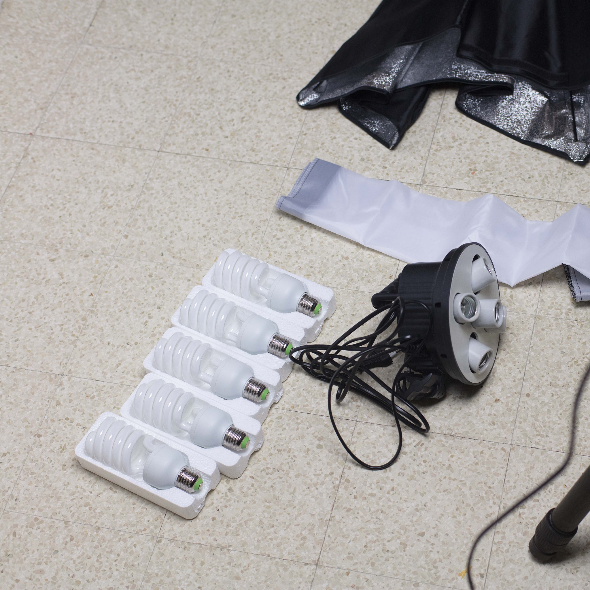 舞台灯进水不亮了怎么办呢 解决步骤帮我用200字详细描述