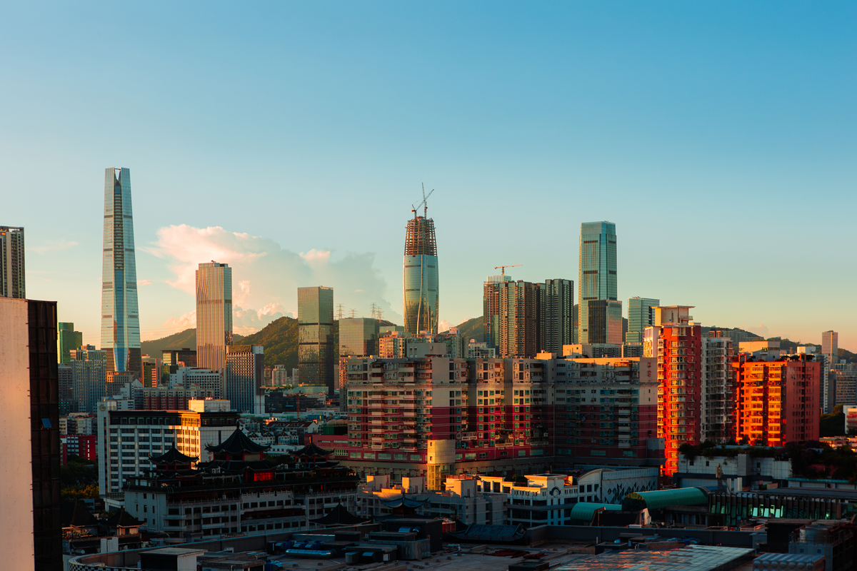 深圳罗湖和福田cbd远景,高耸的摩天大楼构成充满活力