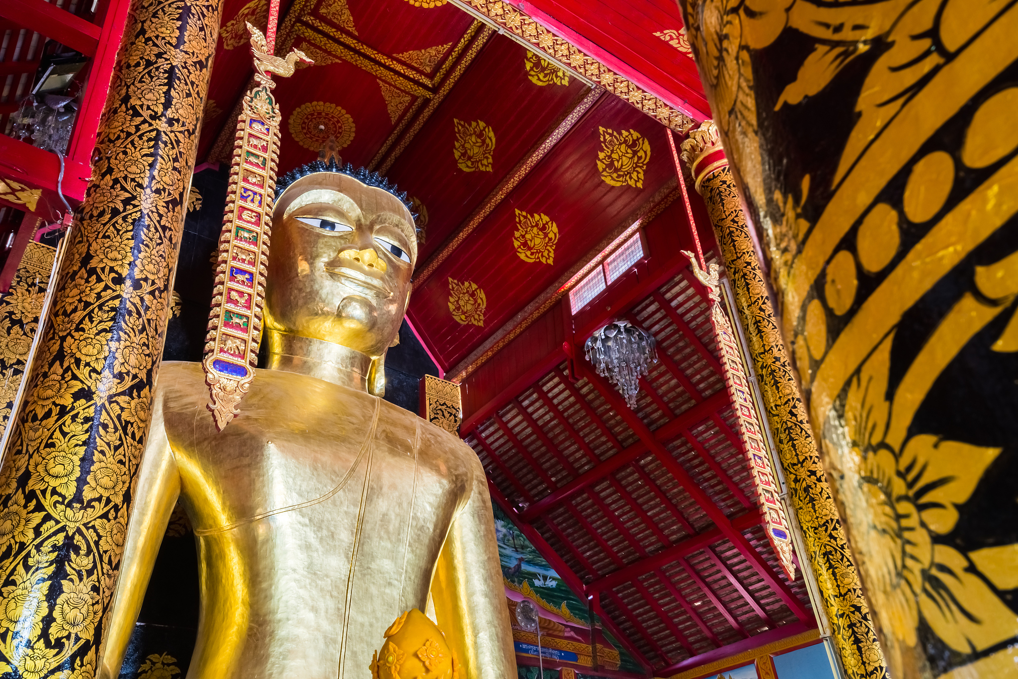 golden buddha statue in temple