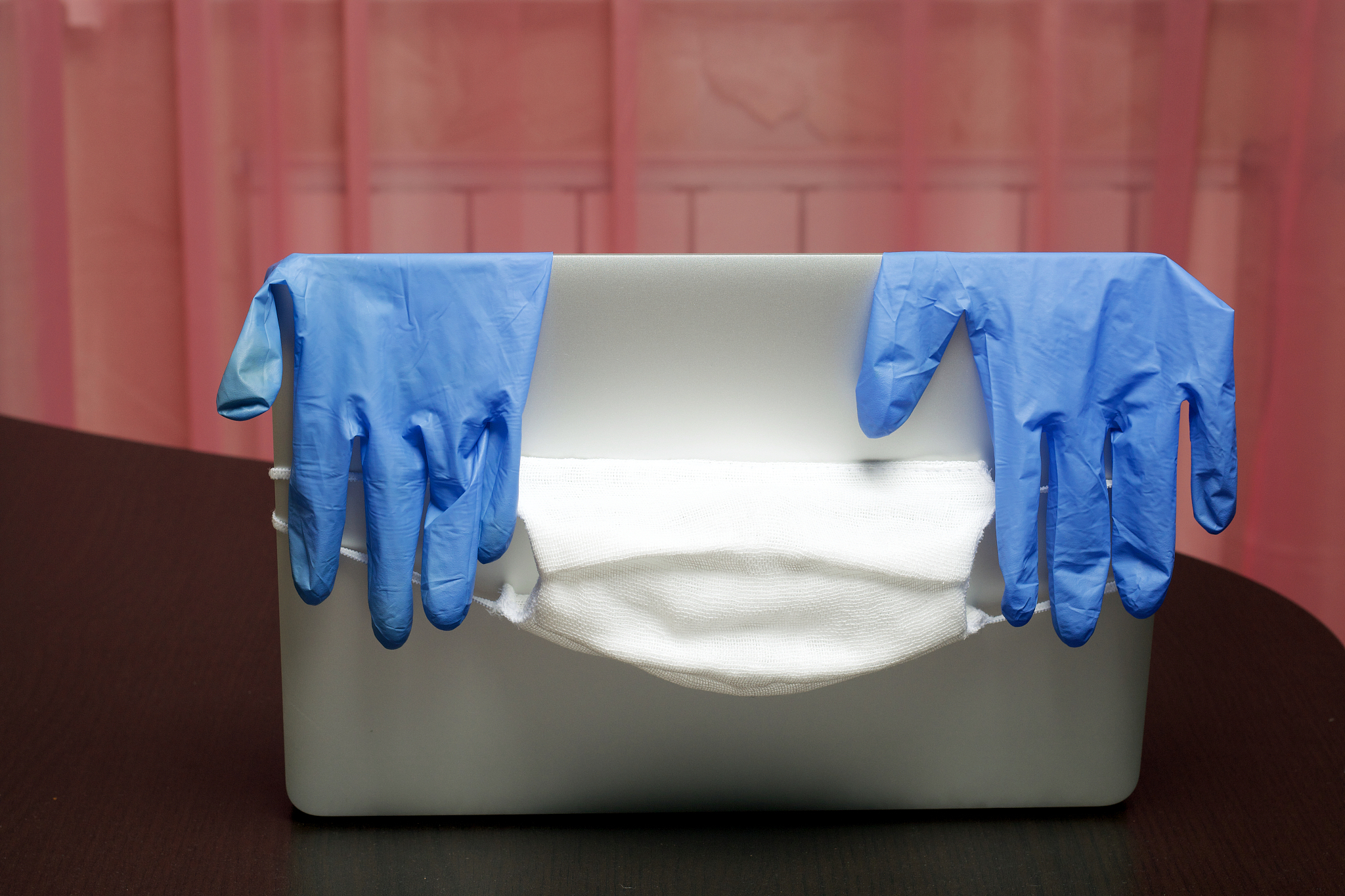 a protective gauze mask is put on the lid of the laptop, rubber 