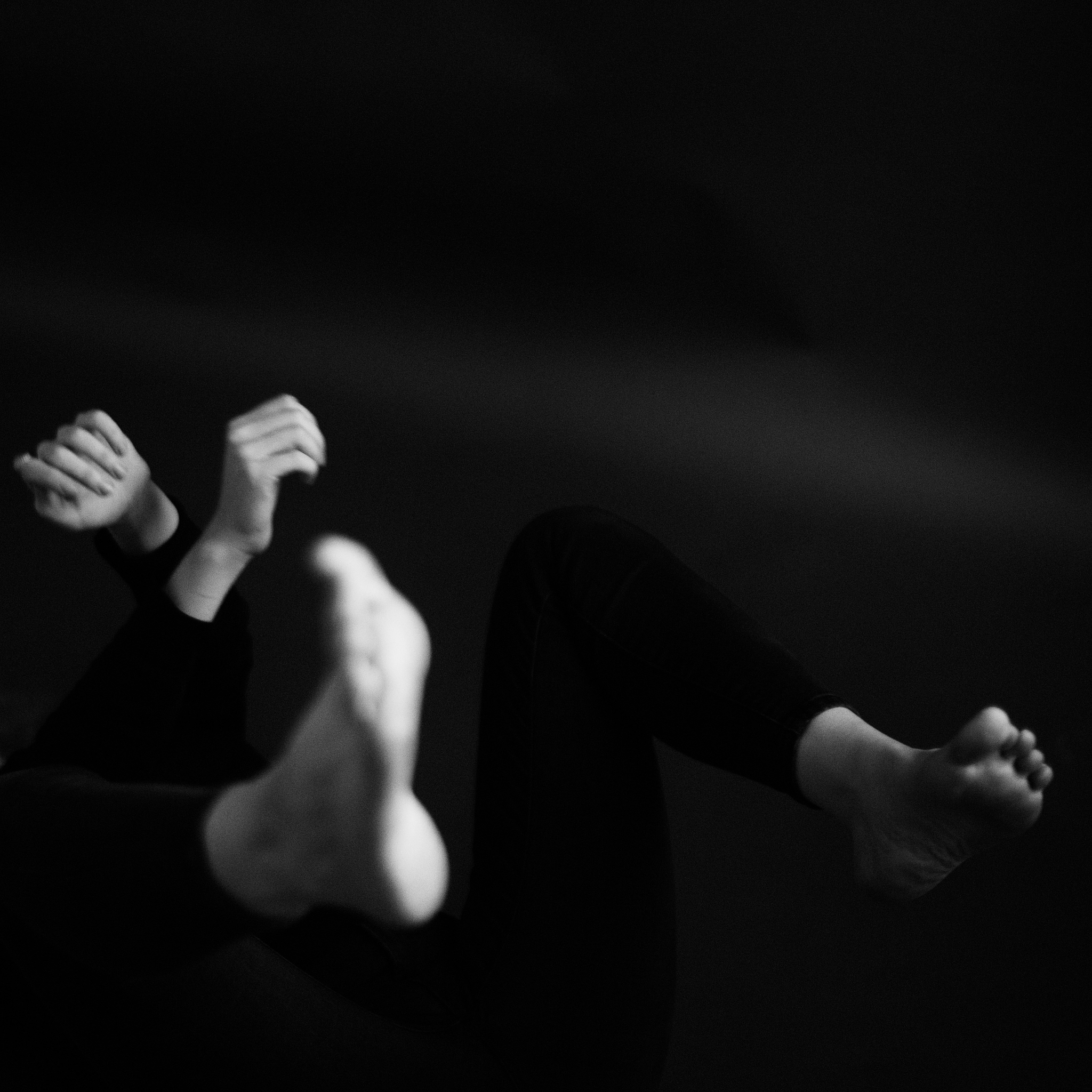 黑白照片的艺术：用光影定格情感与思考