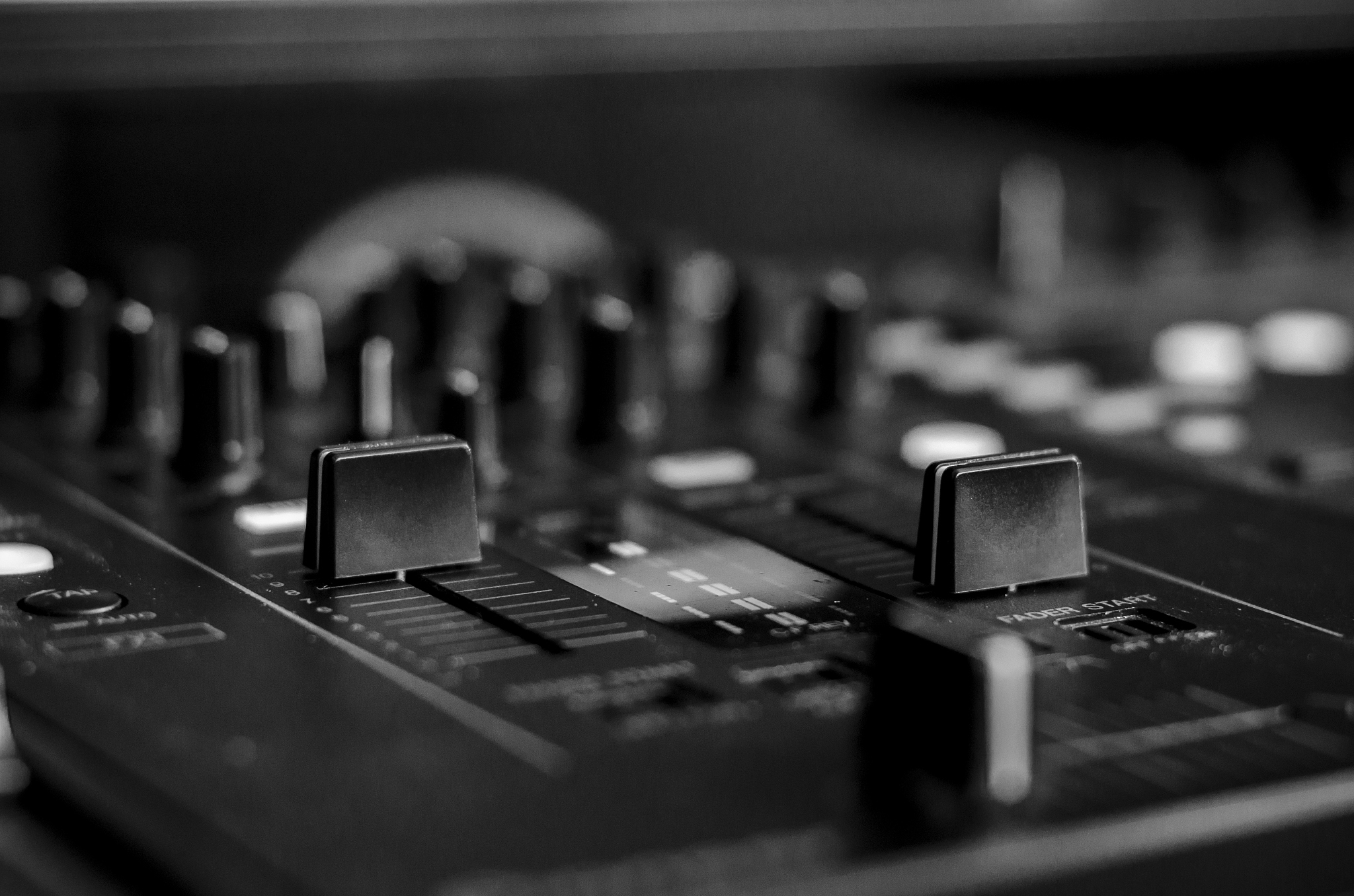 dj mixer black & white