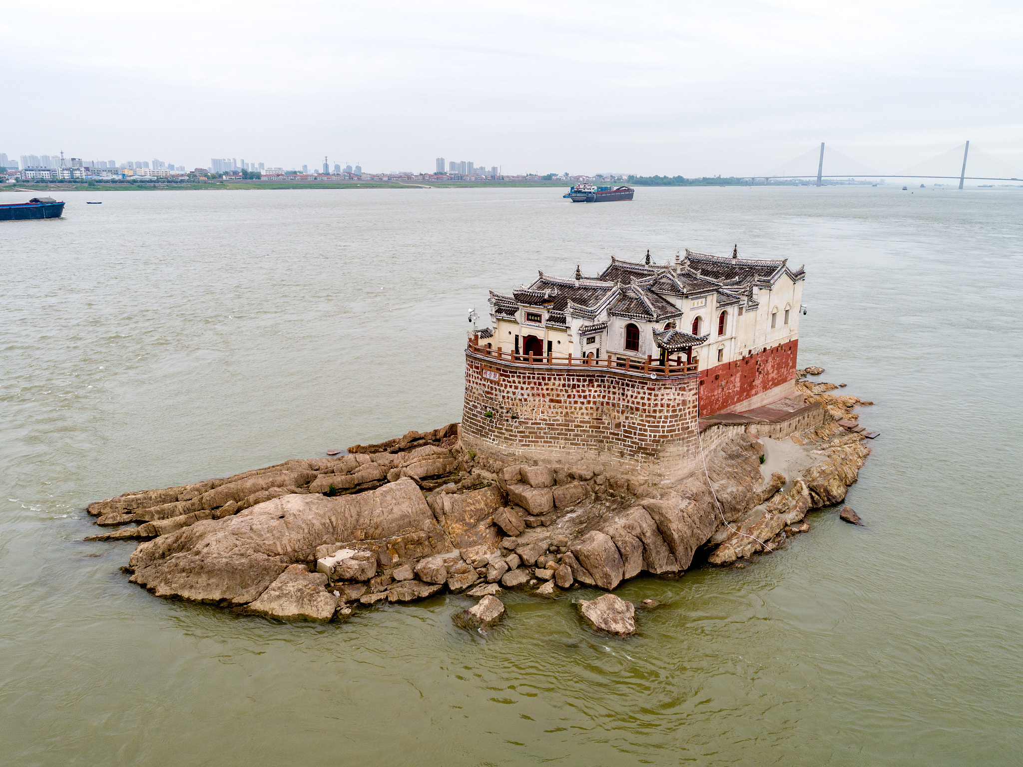 鄂州中专招生专业：机械制造、电子信息、计算机、旅游管理等热门专业