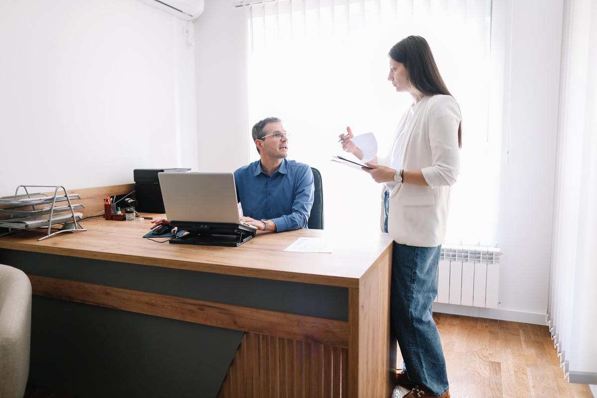 选择律师头疼？专业团队+资深律师，保障办案质量，节省费用！
