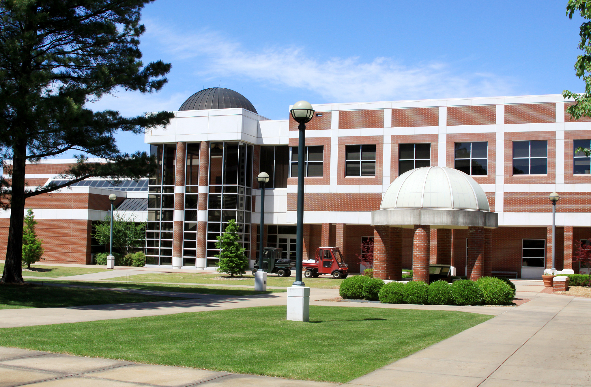 The University of Lalaland has decided to move to a new system in dealing with employee complaints It has hired a retired judge whose job is to listen to employees’ complaints and then try to seek sol