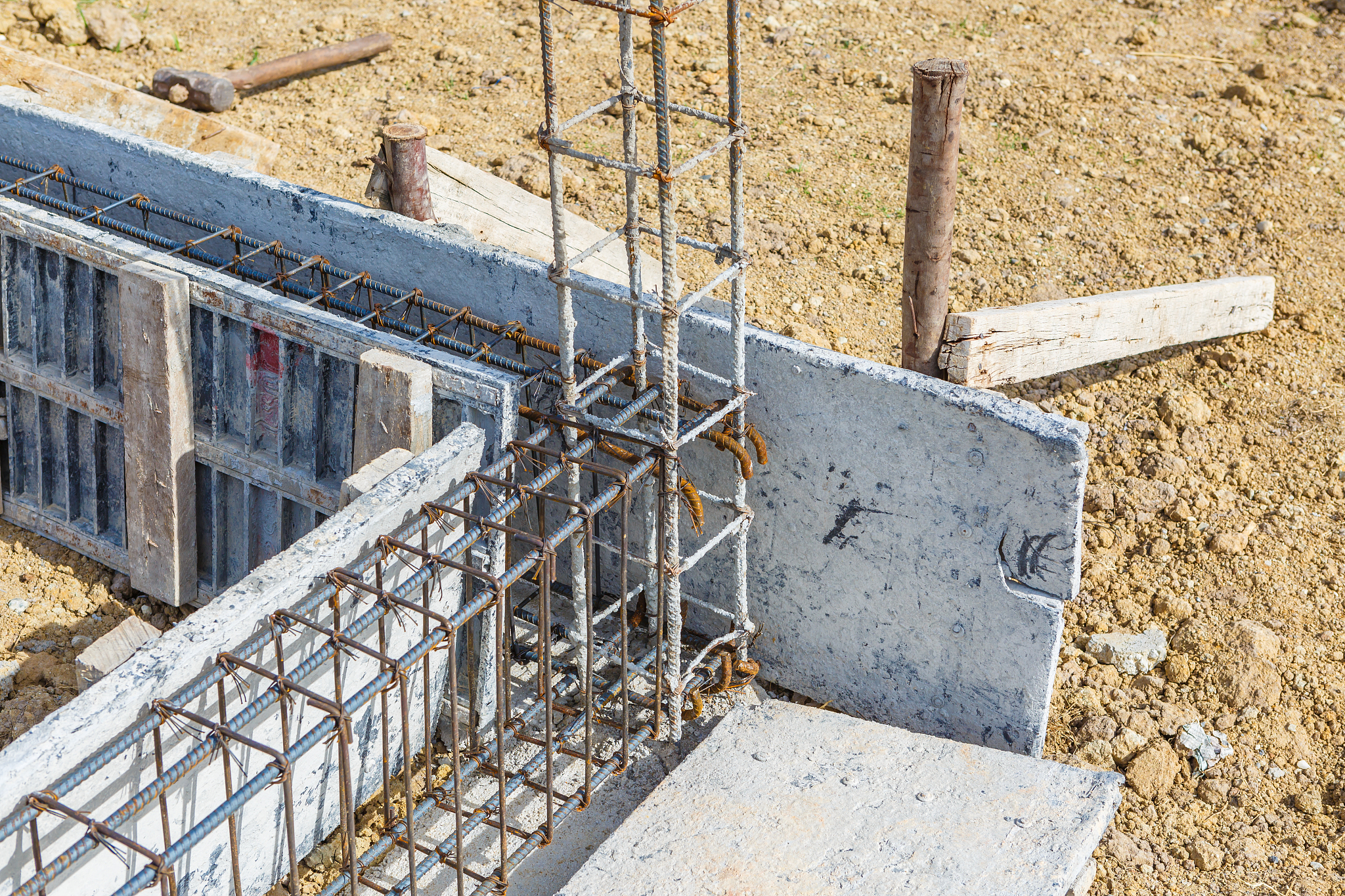 梁增大截面加固法：增强承载能力和刚度的有效方法