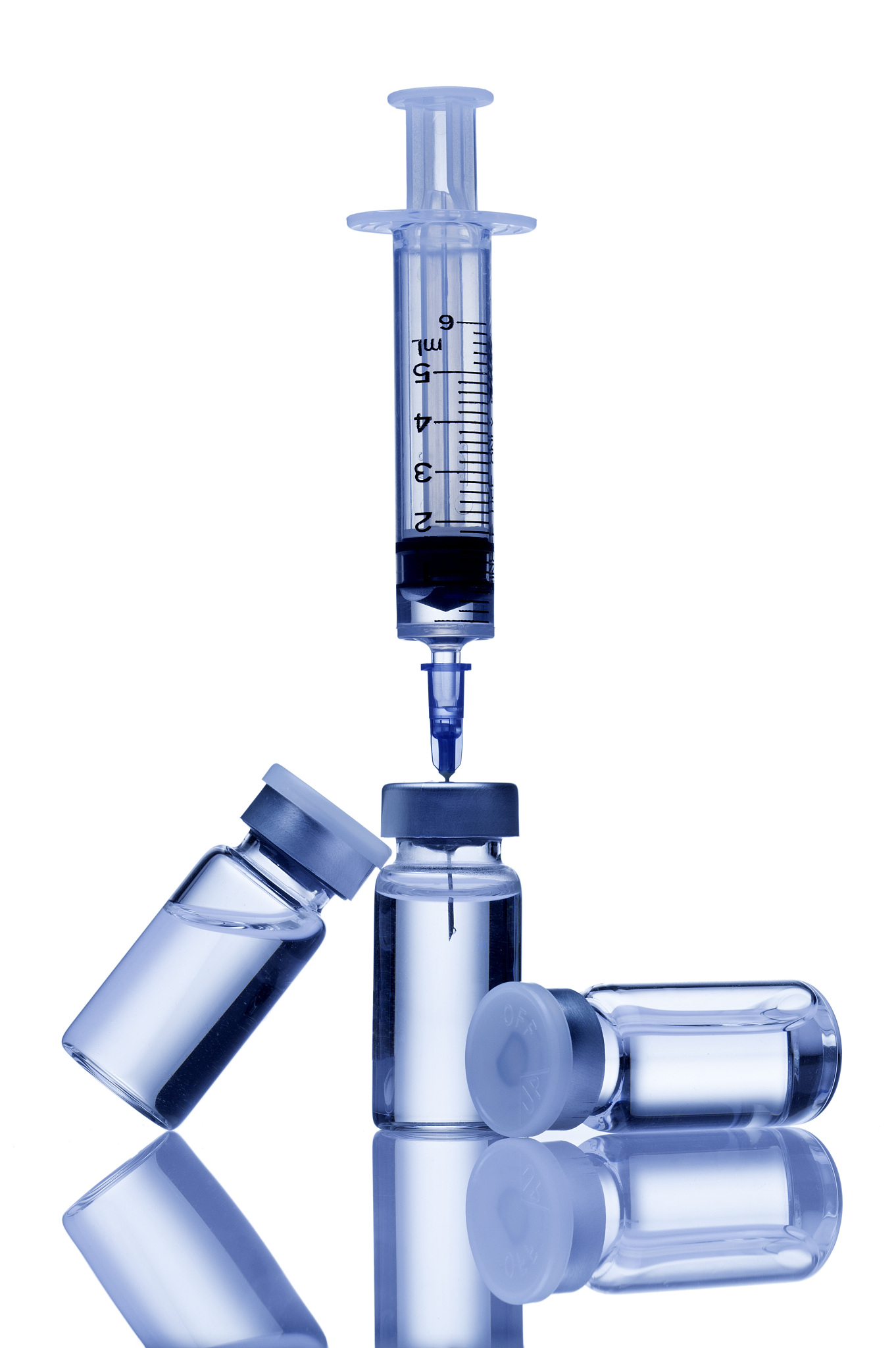 简写：包衣液的雾化由喷枪嘴的喷气压力产生雾化液滴的尺寸必须显著小于物料的尺寸49雾化压力的高低直接影响雾化状态协同喷液速度共同决定喷雾液滴的大小。当供液转速一定时提高雾化压力雾化液滴变小雾化面积增大液滴干燥速度增快导致喷雾干燥现象发生而物料在过高的喷气压力下在流化床内加速循环在没有衣膜的保护作用下发生物理撞击作用导致丸体破碎。相反降低雾化压力液滴变大液滴粒径大于物料粒径时物料流化不充分易产生粘连现