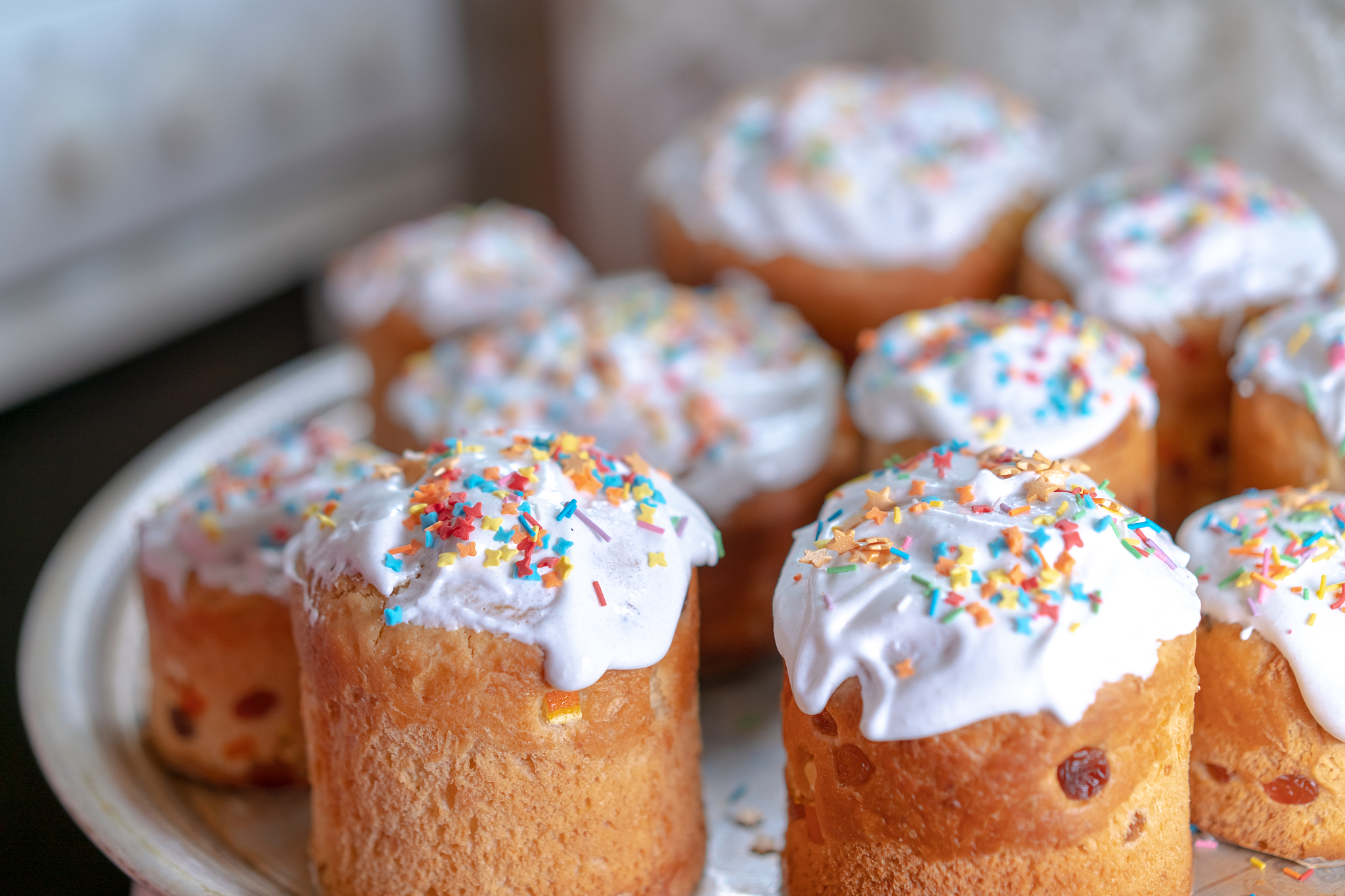 easter cakes of different sizes for easter