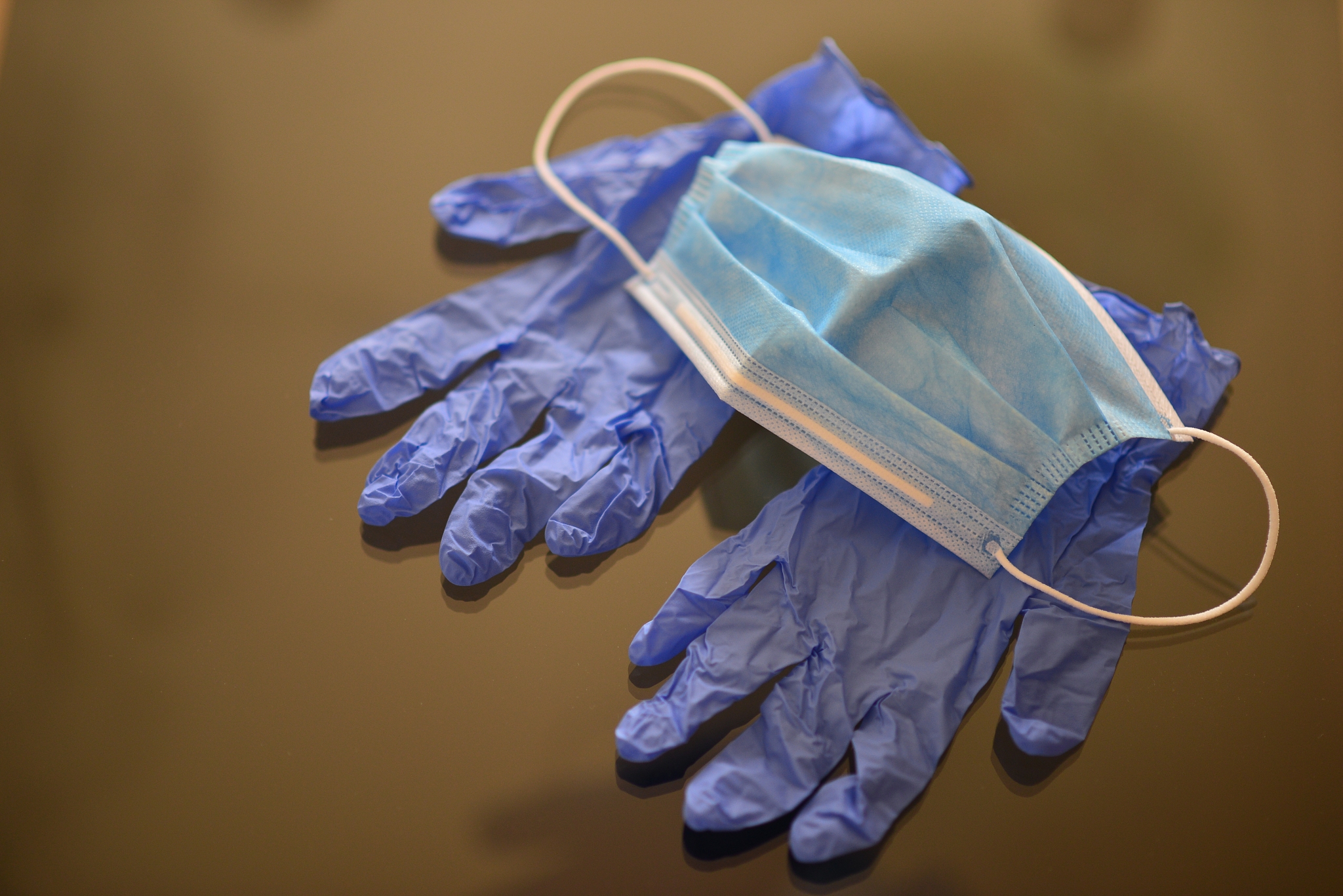 如何选择合适的防护手套 - 安全工作必备指南