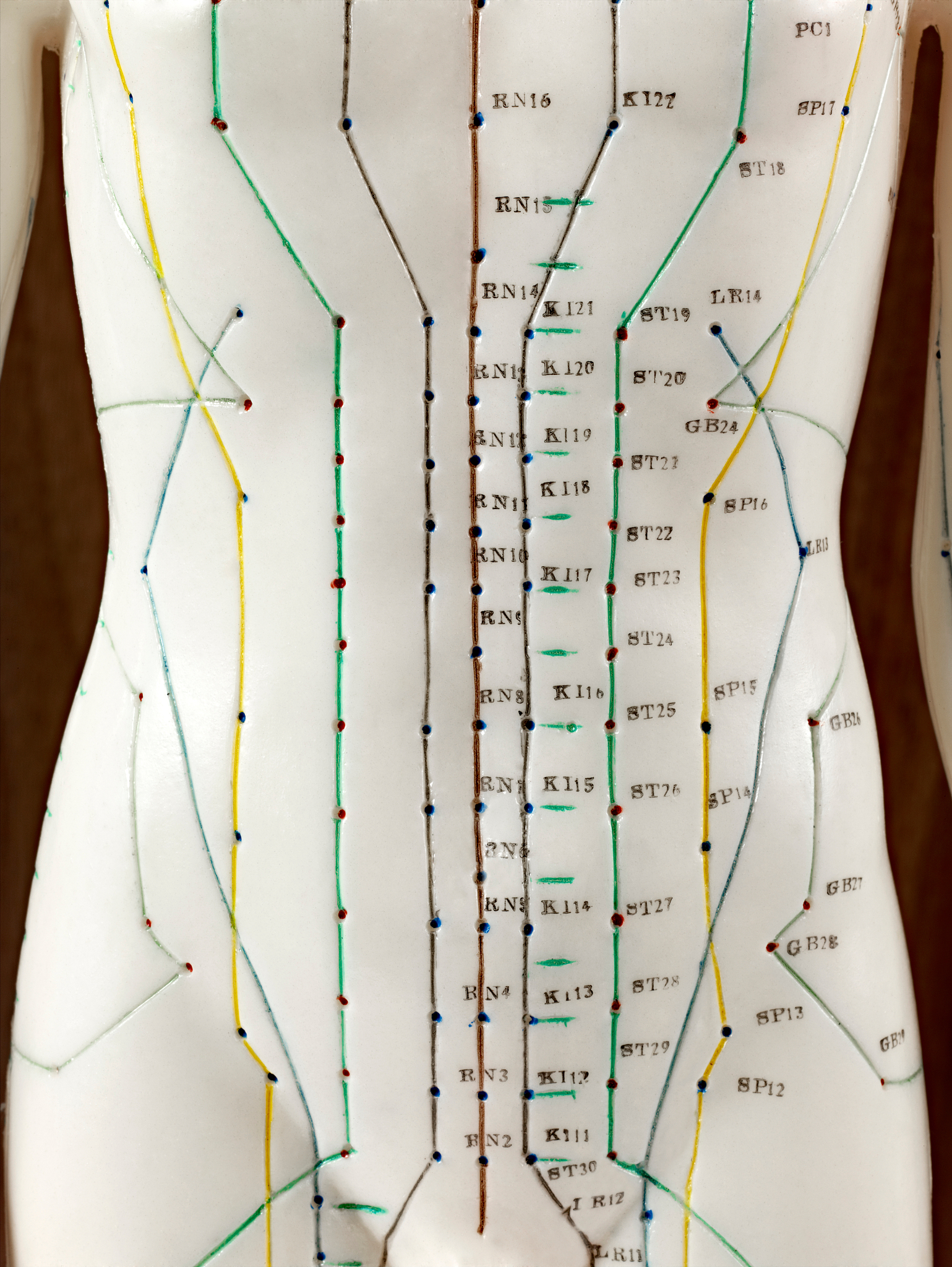 咬紧牙关是反射吗？它受中枢神经系统控制吗？