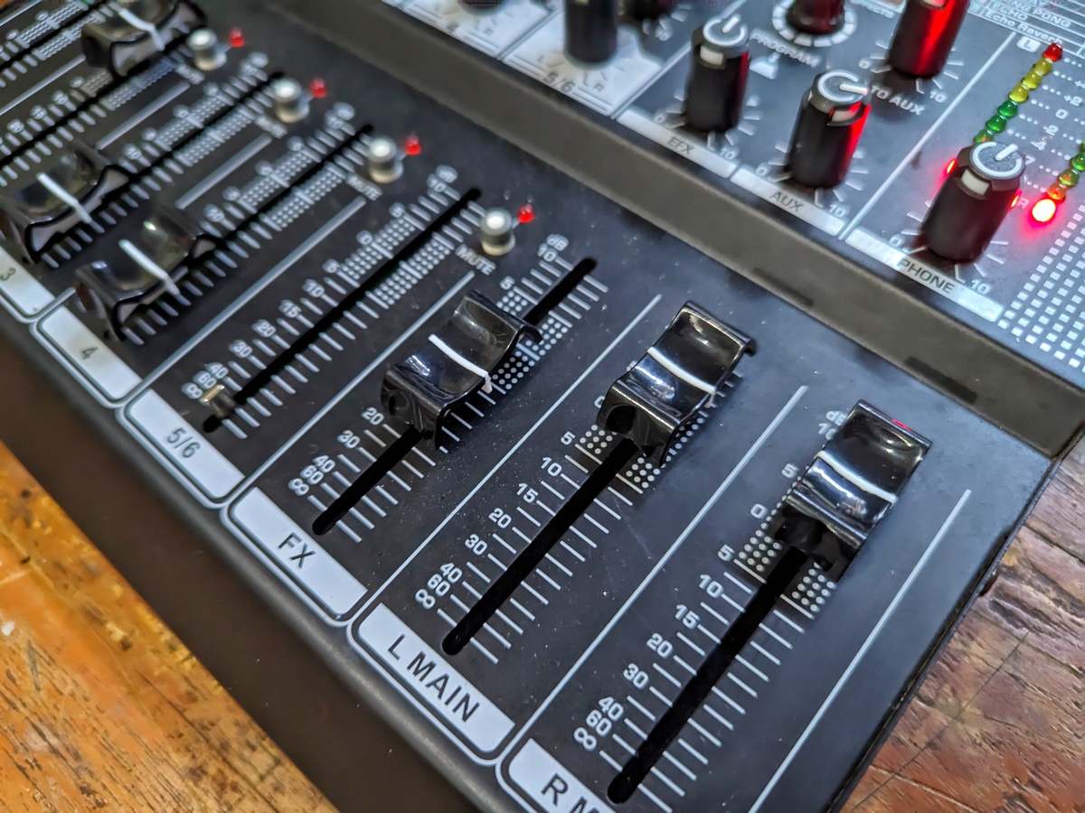 山水 CM-1301D6 功放只能接音频信号吗？