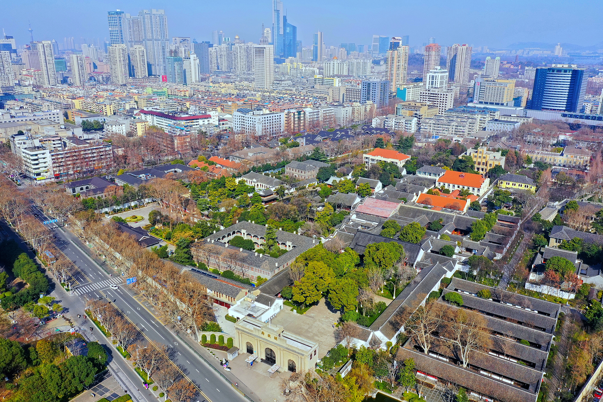 结合应用化学专业写一篇中国近代史纲要实践报告论文并指出参考文献的出处不少于2000字