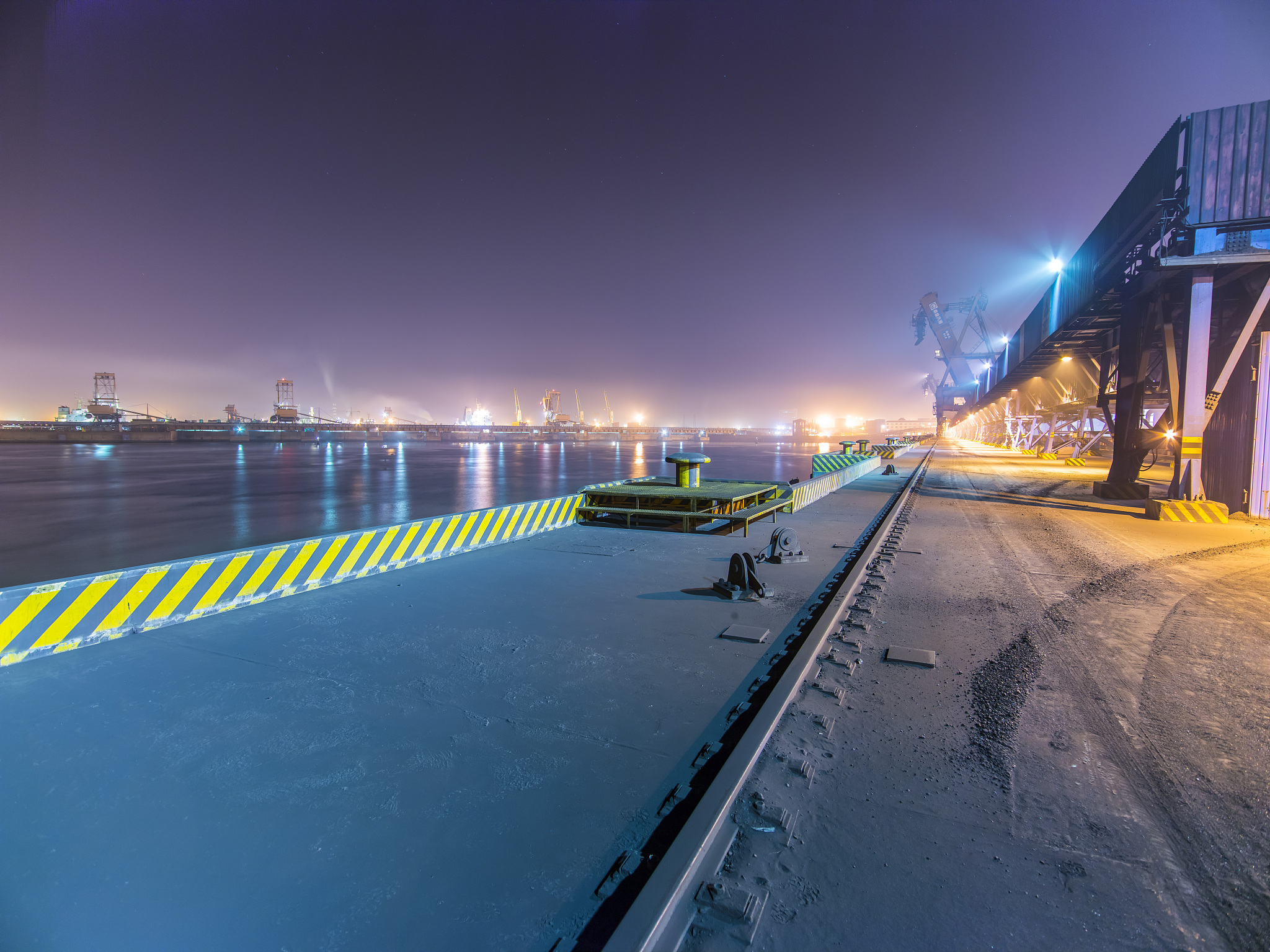 将港口部分空地整体出租的优势及风险