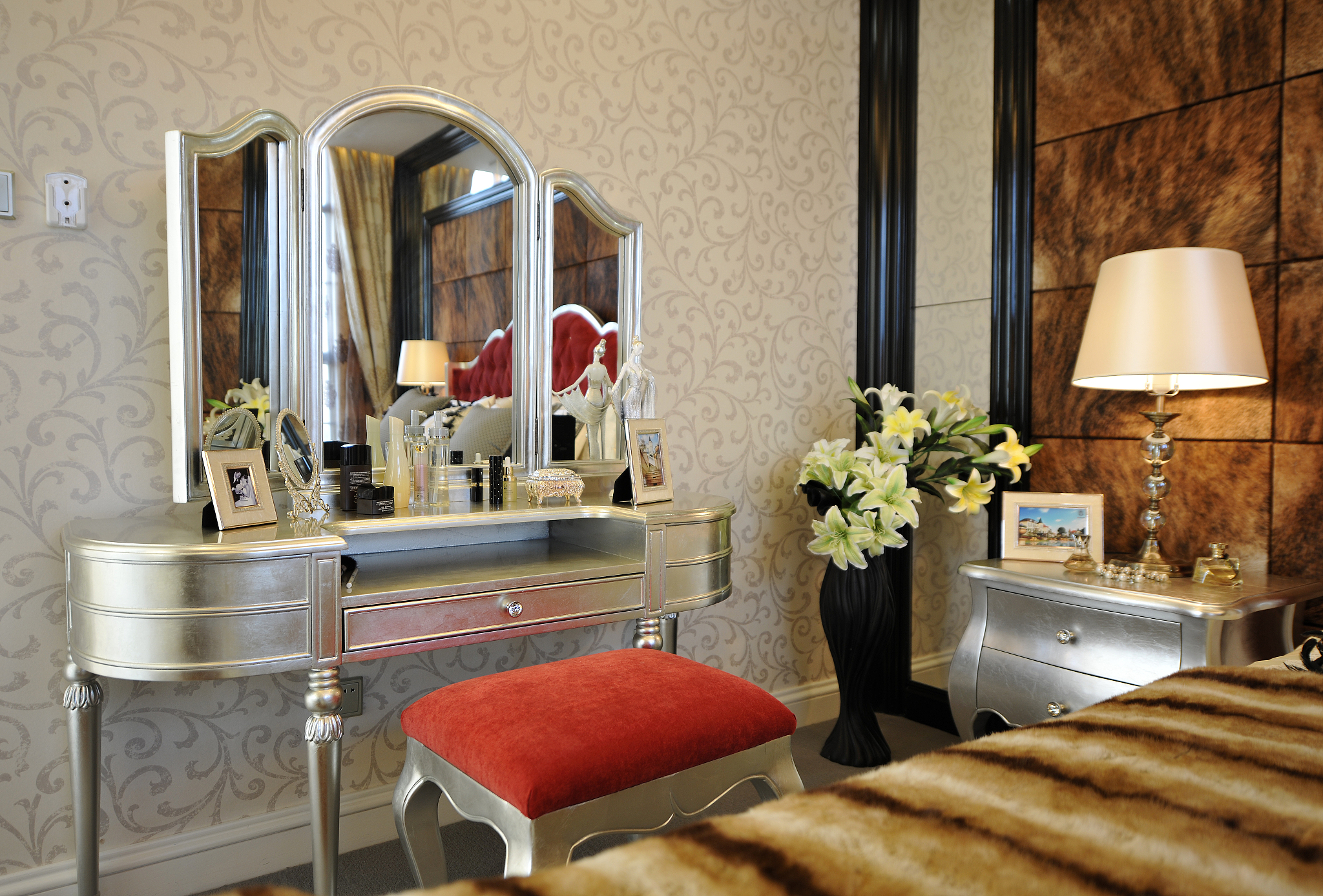 等身镜放哪？卧室等身镜摆放指南