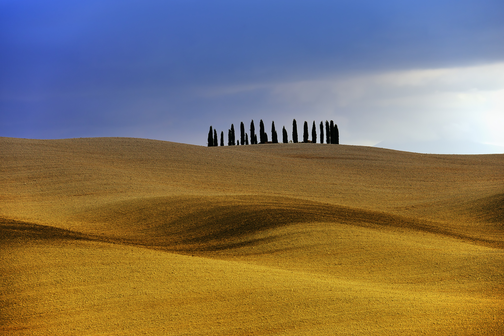 2．《星露谷物语》：这款游戏需要玩家扮演一个城市人并移居到乡村管理自己的农场。种植作物、养殖动物、与当地居民交流等同时还可以探索附近的矿山和洞穴。这种经营、冒险和社交的元素可以为《梦想小坞》提供很多管理方向的启示。3《奶牛镇的小时光》：