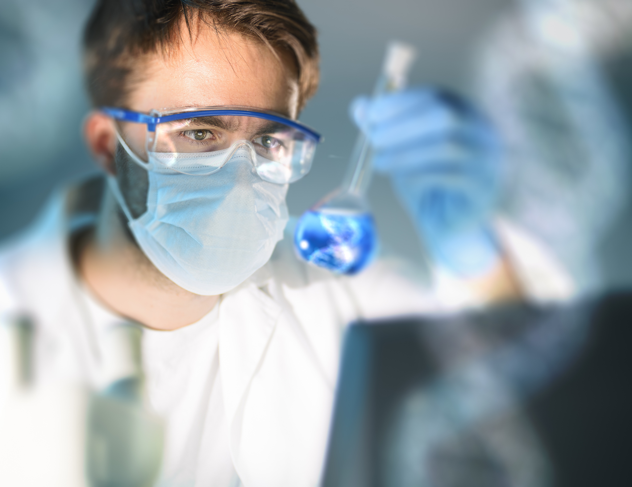 危害堪比反式脂肪的健康杀手比白糖和酒精更可怕很多人甚至可能天天都会吃到它就是果脯糖浆。果脯糖浆成本低果糖含量越高就越甜再加上又好上色保质期又长所以很多面包、蛋糕、饼干、冰激凌、果汁、甜味酒以及罐装食品很多都会加入果脯糖浆。其实在2014年journalition营养学杂志就明确指出果脯糖浆比蔗糖更损害健康因为果胡糖浆中的液态果糖在进入人体后以最快的速度会被人体吸收非常容易诱发肥胖而在补充了糖原之后