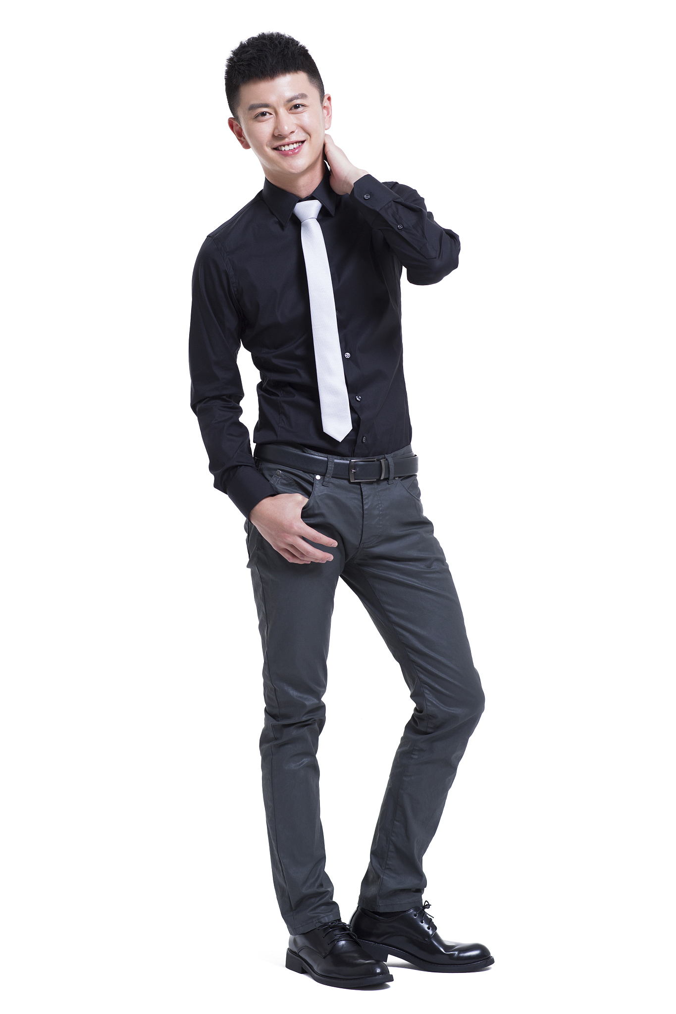 穿怎样的衣服裤子鞋子可以让我摆脱精神小伙的形象？