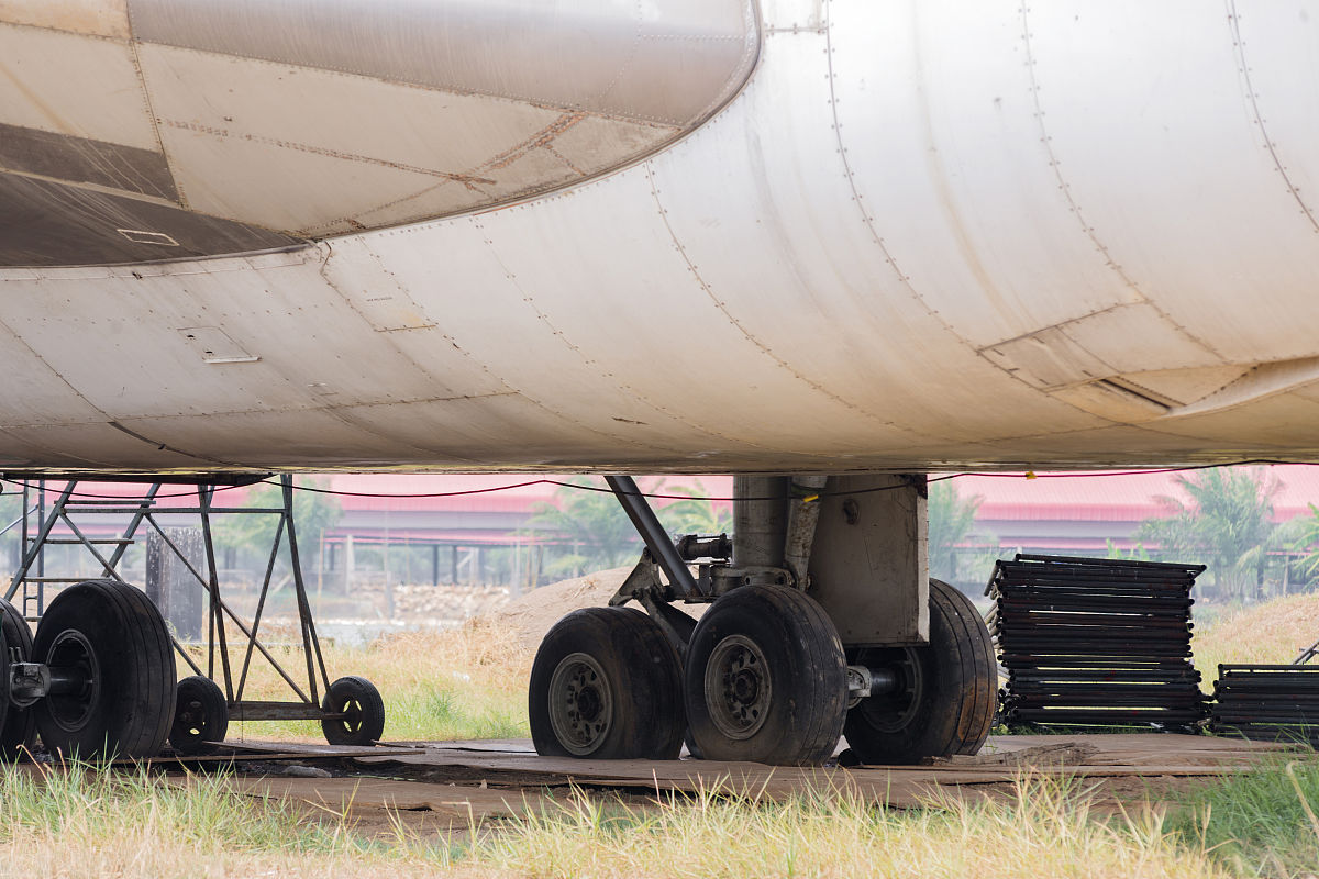 现代民用飞机的隐患：长期使用和老化导致的裂纹与腐蚀