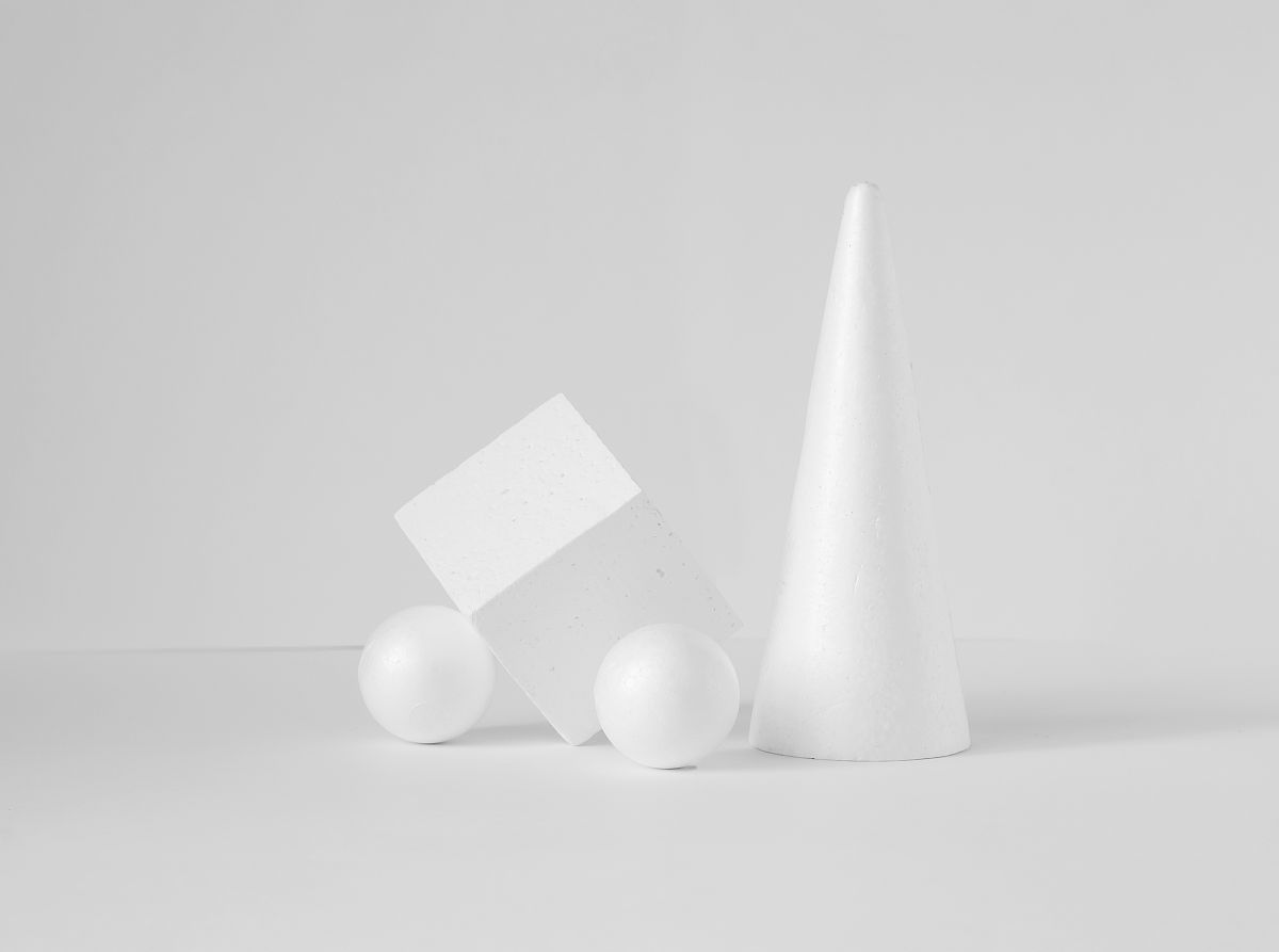 圆锥高度一半半径也是一半