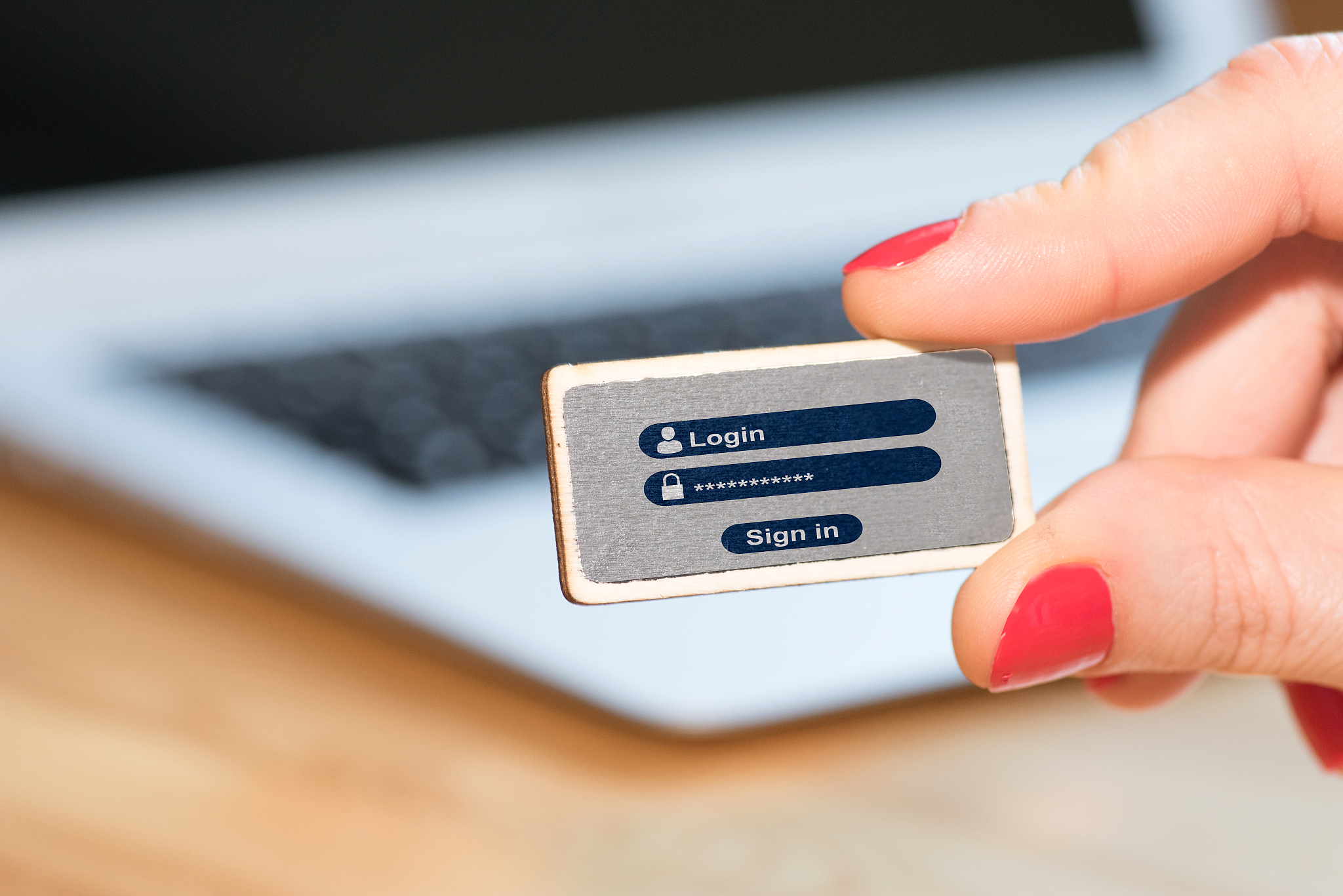 为了确保保密性和安全性需要对用户进行身份验证要求其提供账号和密码。把这段话换一种说法表达出来可以达到维普降重的效果。